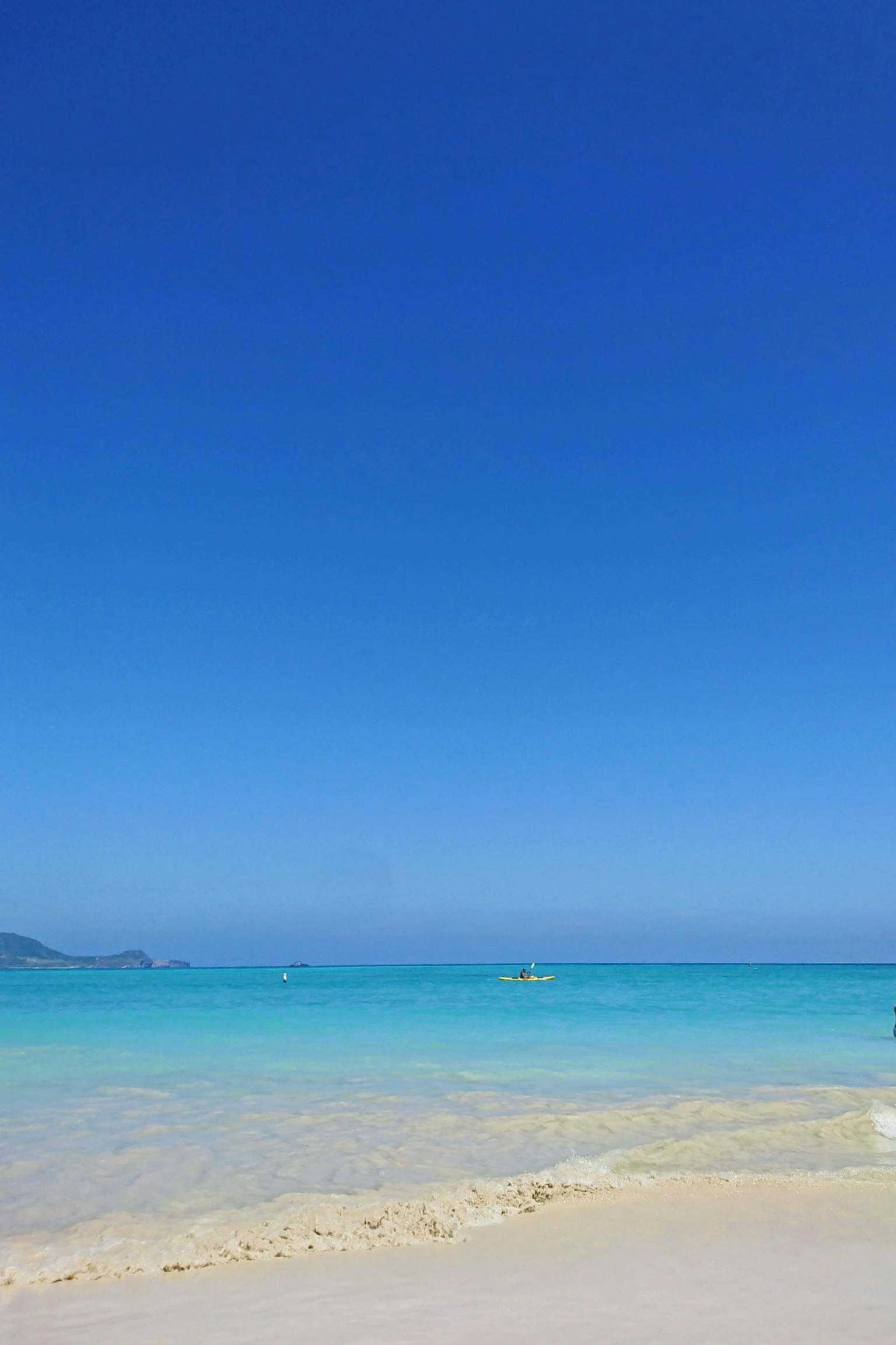 藍天和清澈海洋的海灘景色