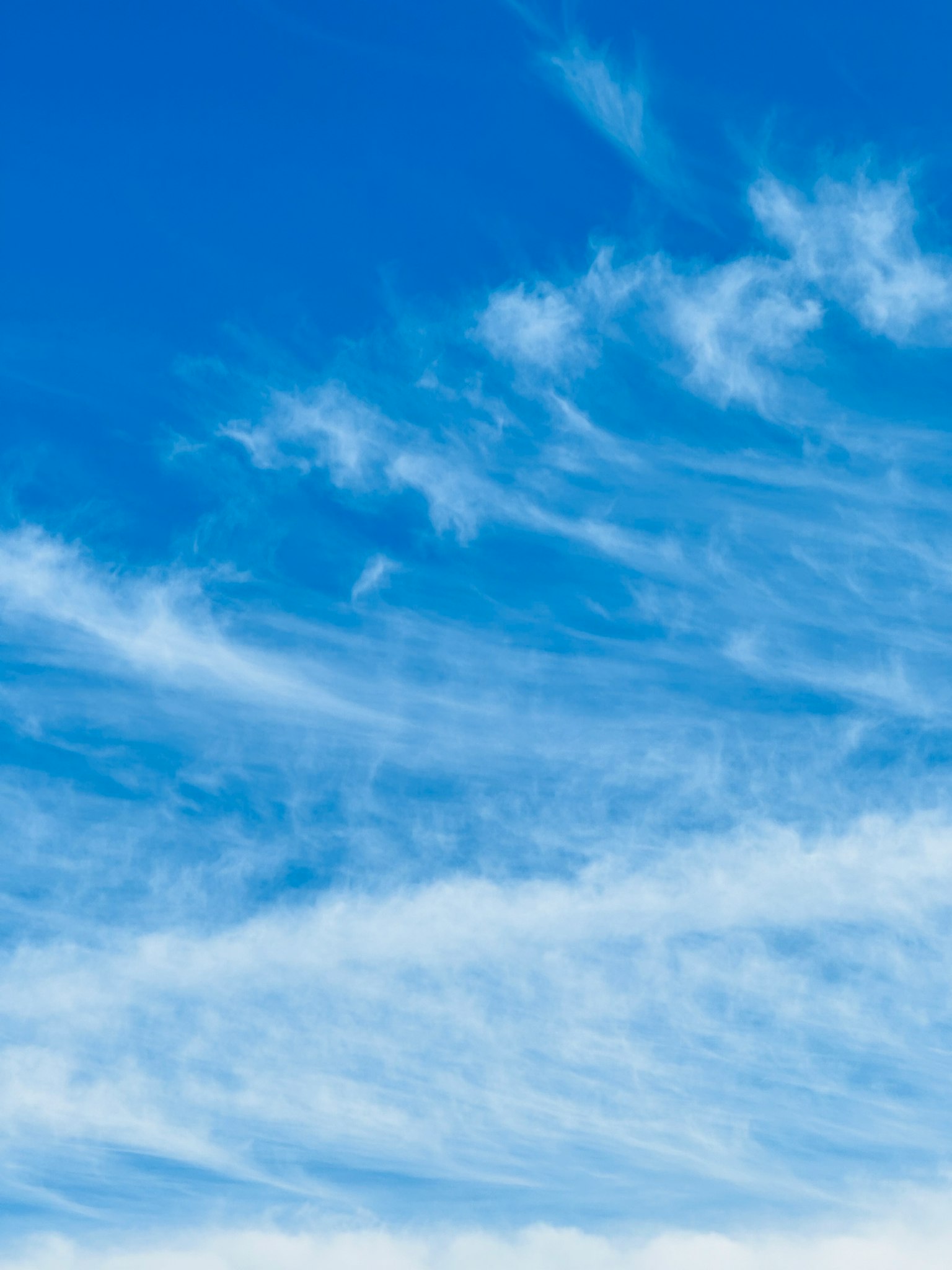 Beaux motifs de nuages blancs dans un ciel bleu