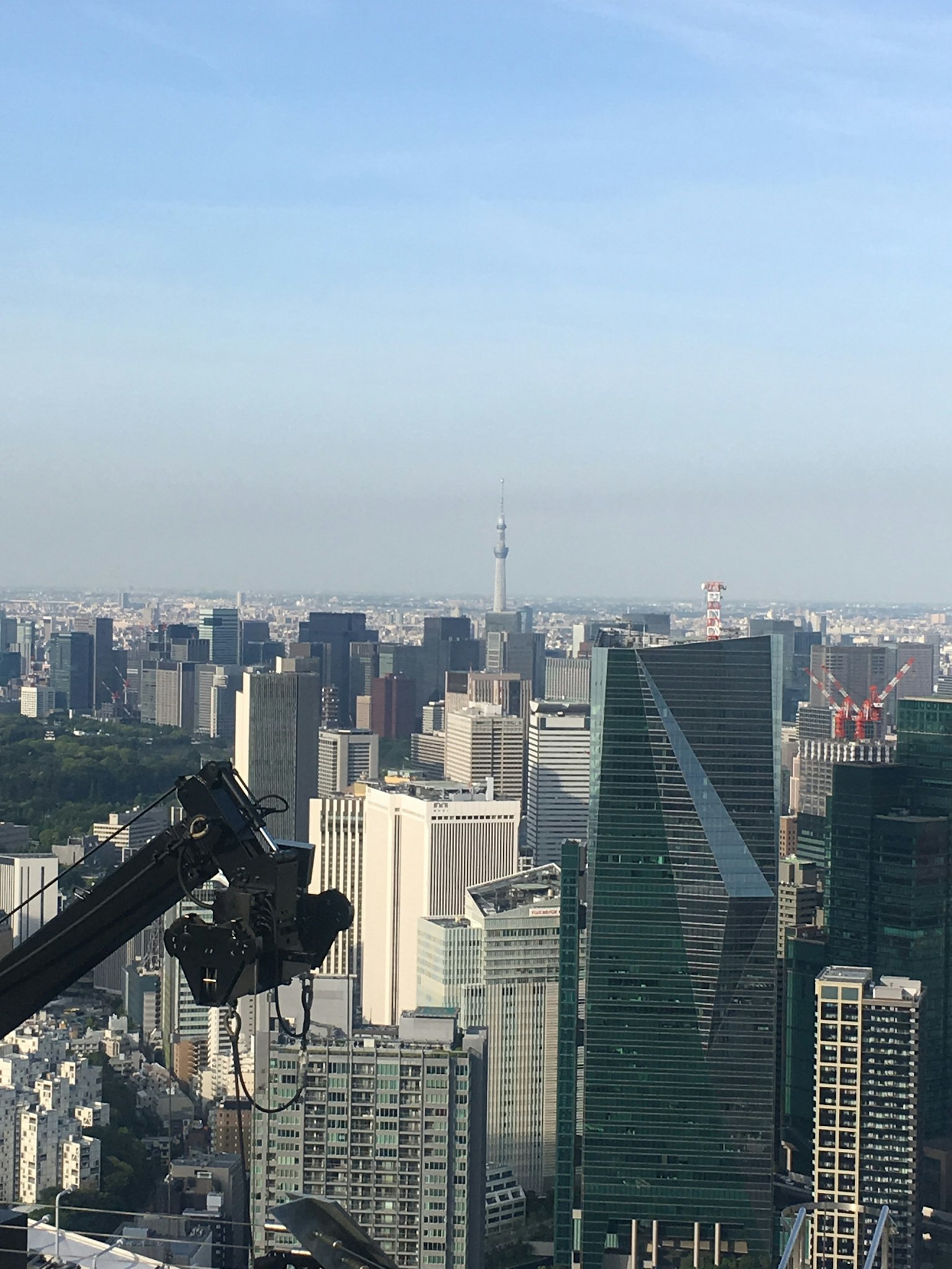 Pemandangan panorama gedung pencakar langit dan lanskap perkotaan