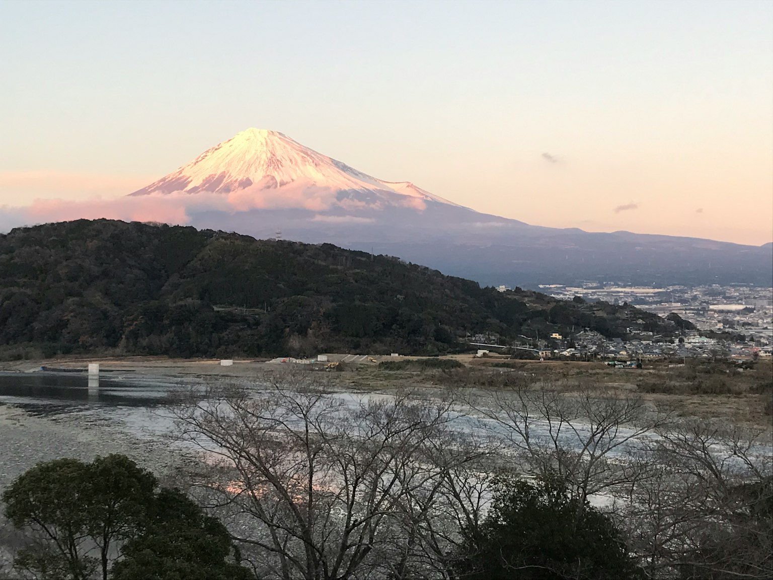 아름다운 일몰에 비치는 후지산