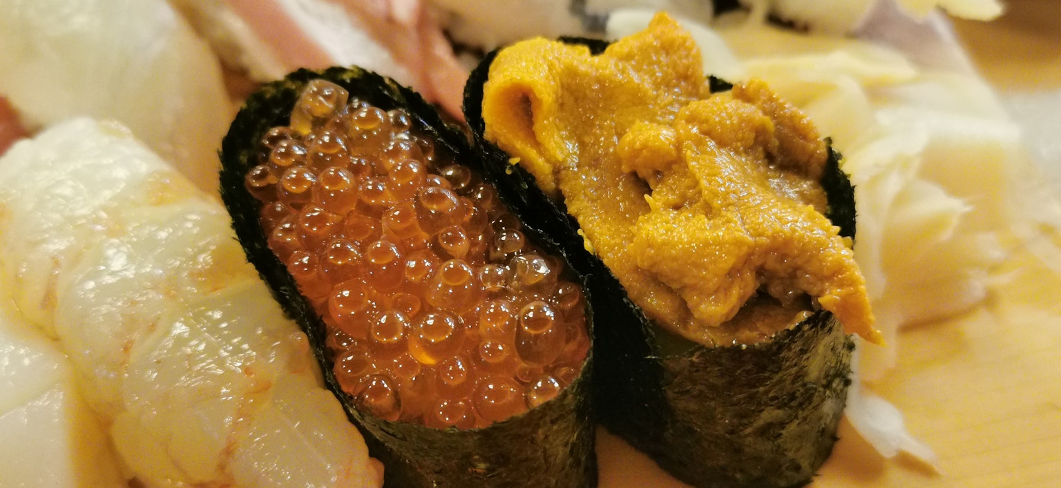 ซูชิที่มีอิคุระและอูนิ