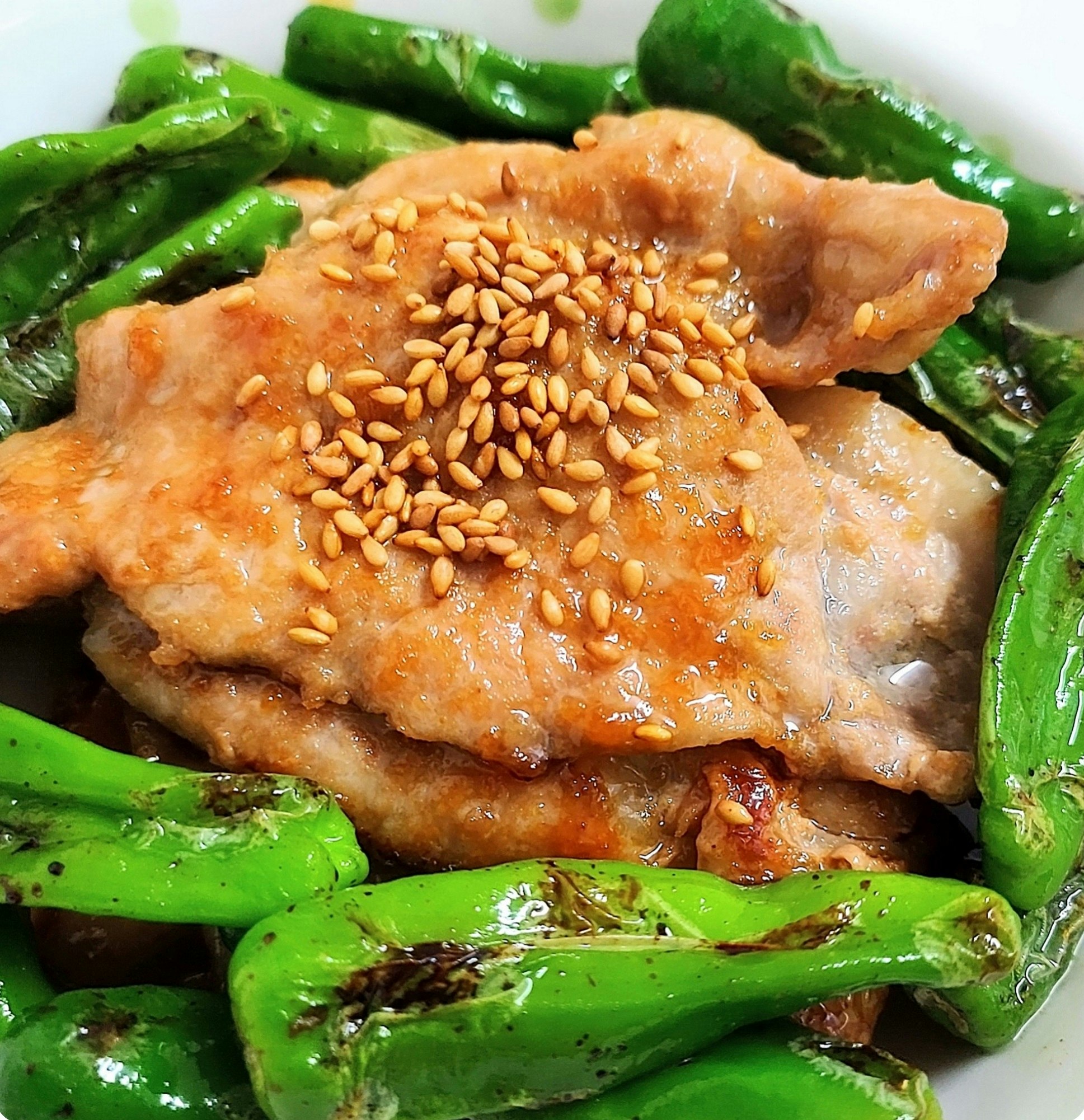 ロース豚と獅子唐の炒め物