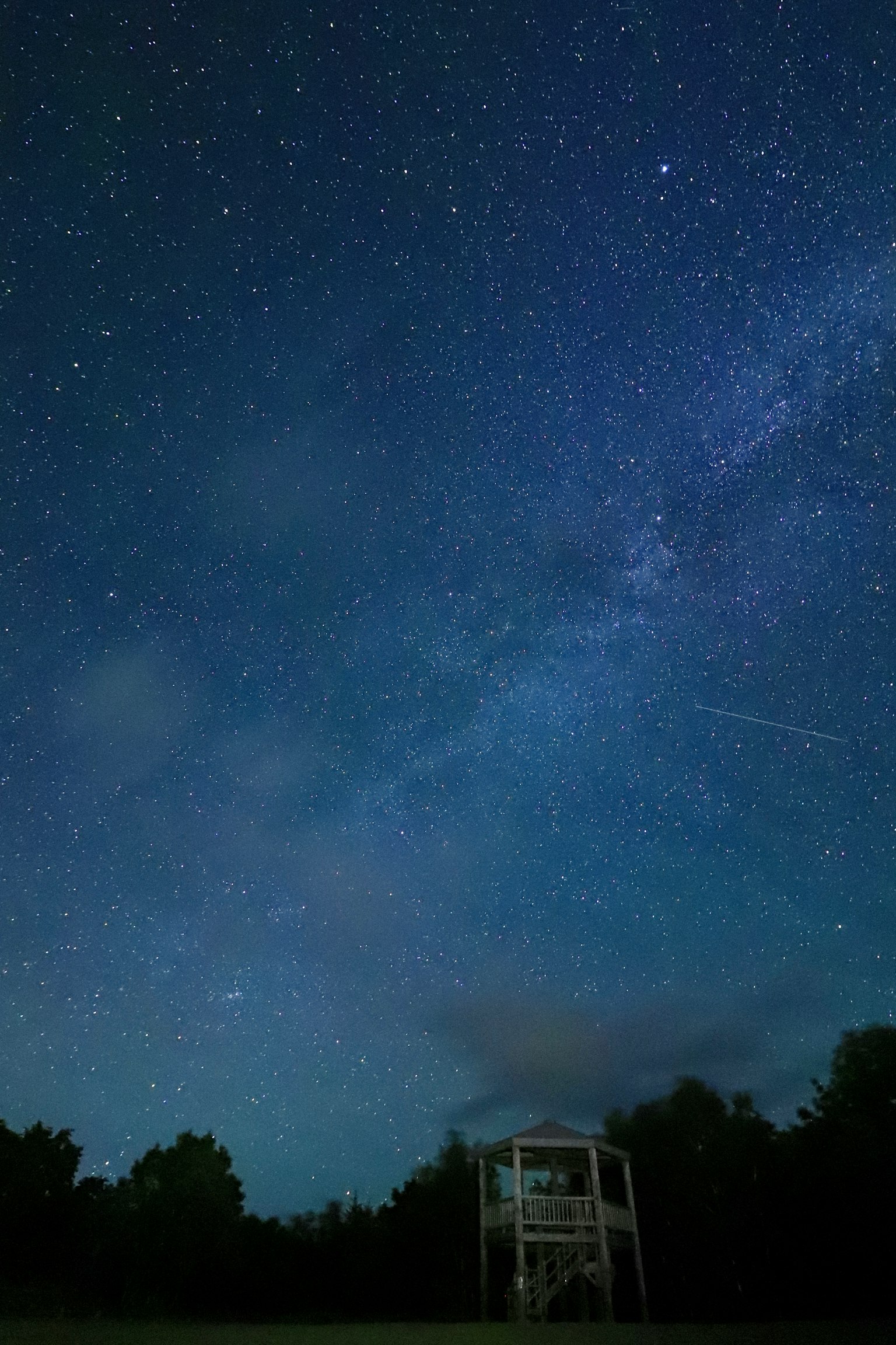 美丽的夜景，星空和银河
