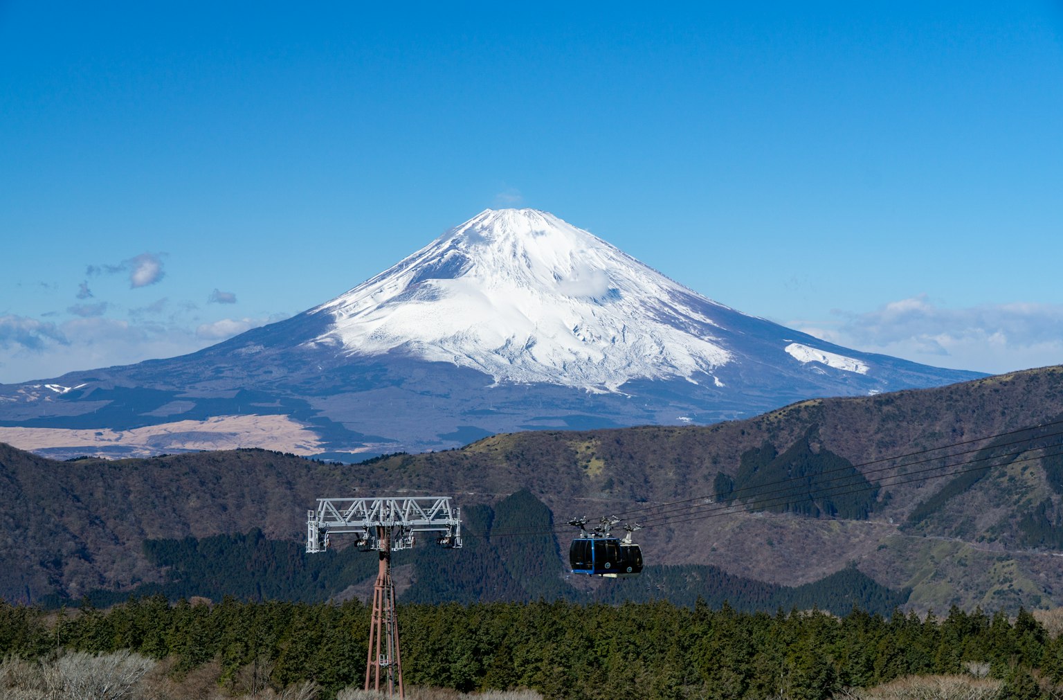 Vue magnifique du mont Fuji avec un télésiège