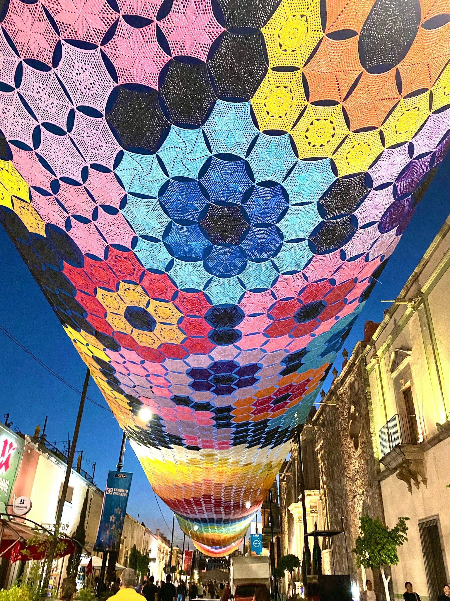 Bunte hexagonale Muster Außendeckenverzierung