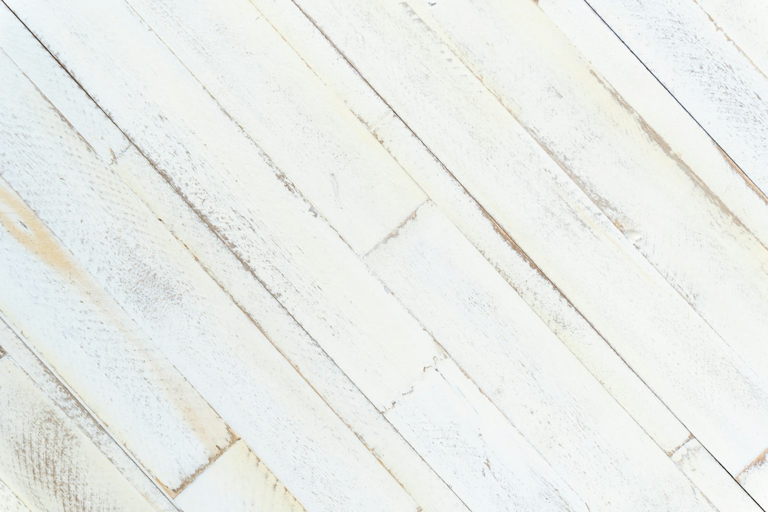 Texturiertes weißes Holzfußboden, diagonal angeordnet