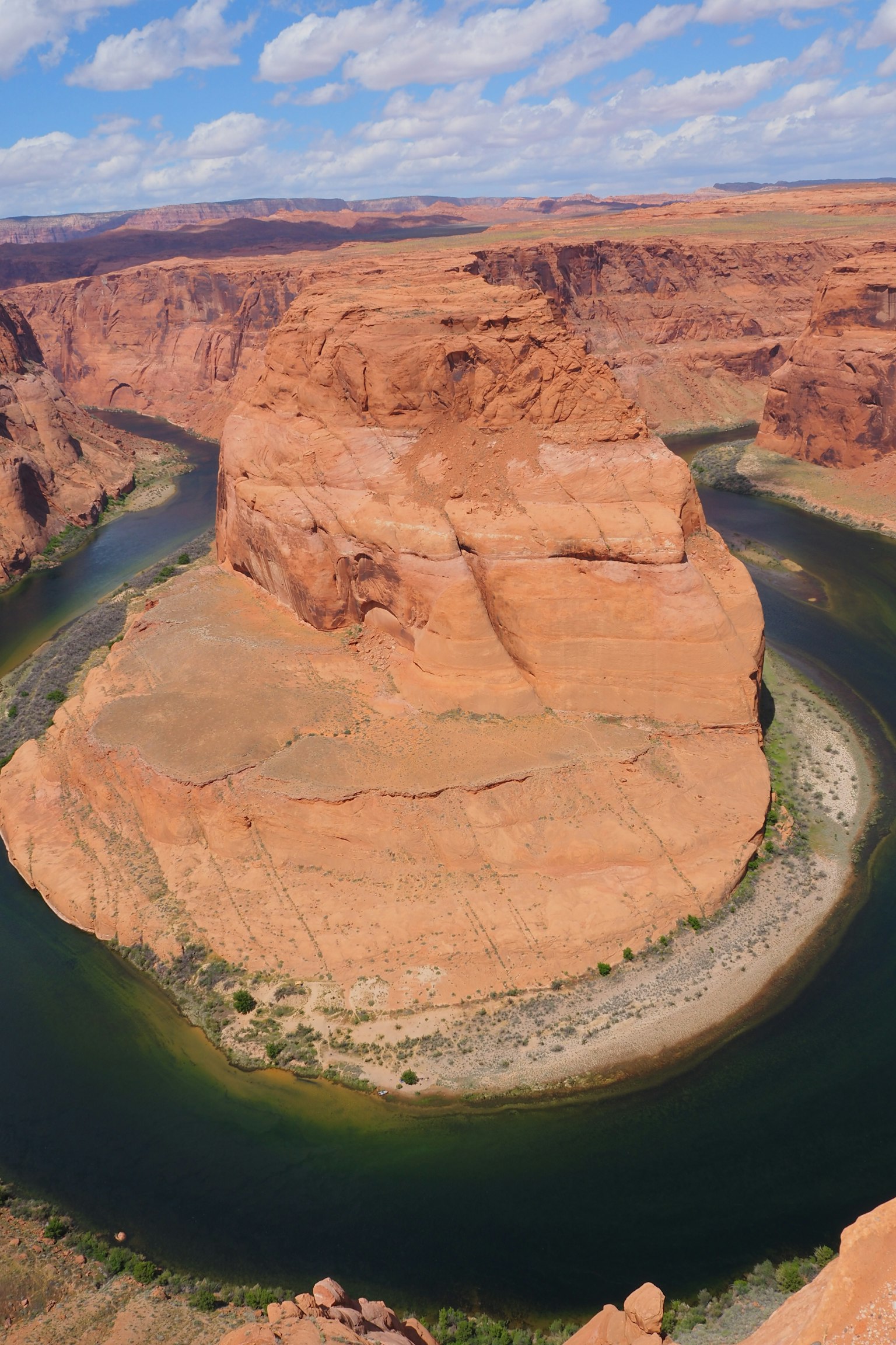 Atemberaubende Aussicht auf Horseshoe Bend rote Felsformationen und gewundener Fluss