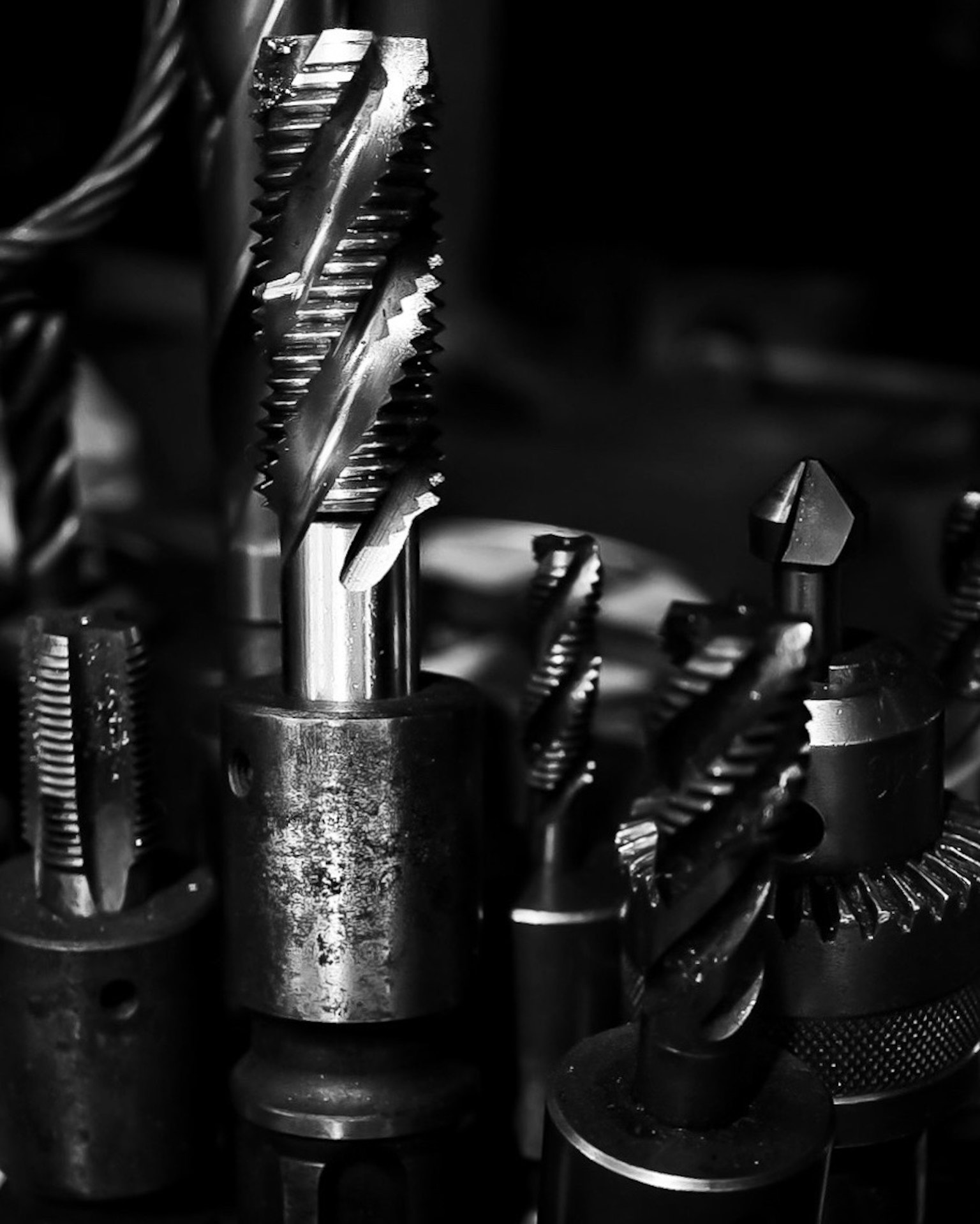 ภาพของเครื่องมือกัดตัดสำหรับการทำงานโลหะ