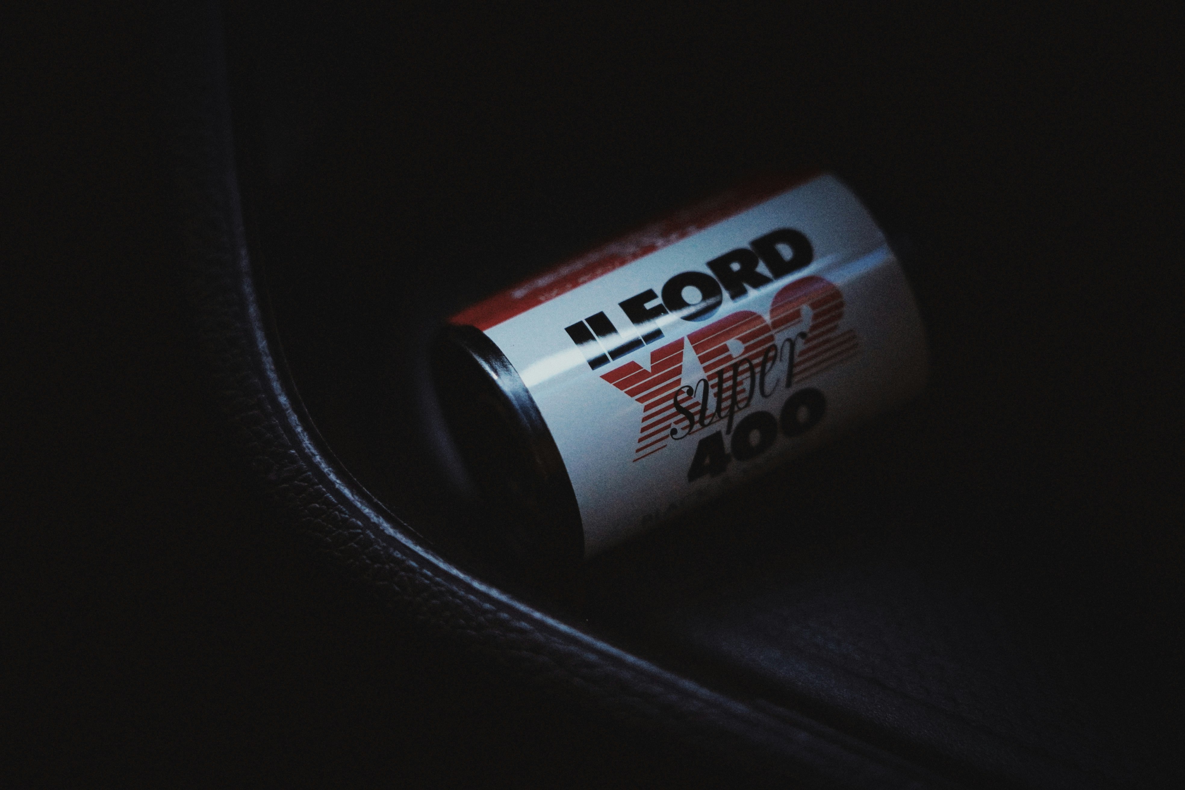 ILFORDフィルム缶のクローズアップ