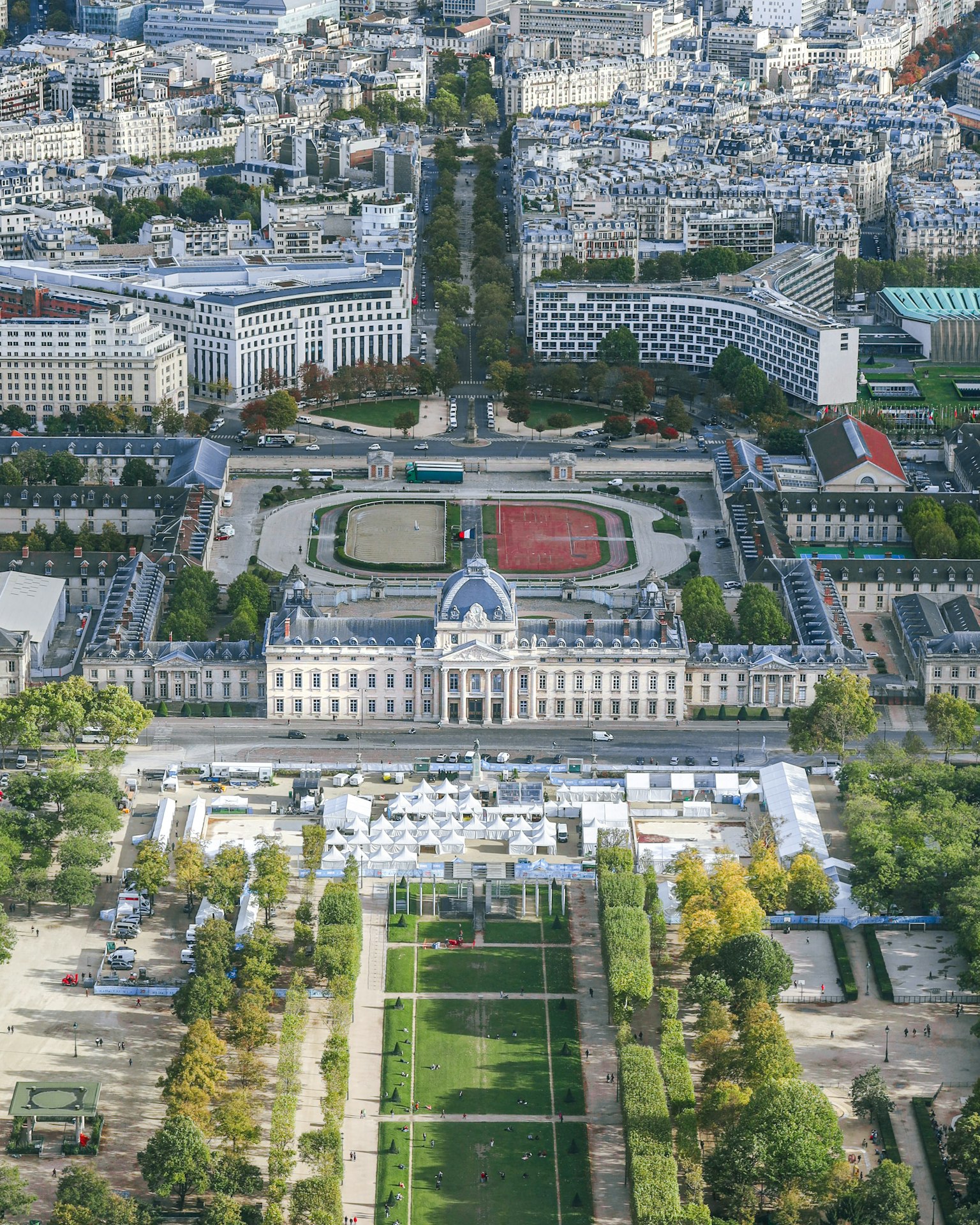 巴黎美麗公園和建築的鳥瞰圖