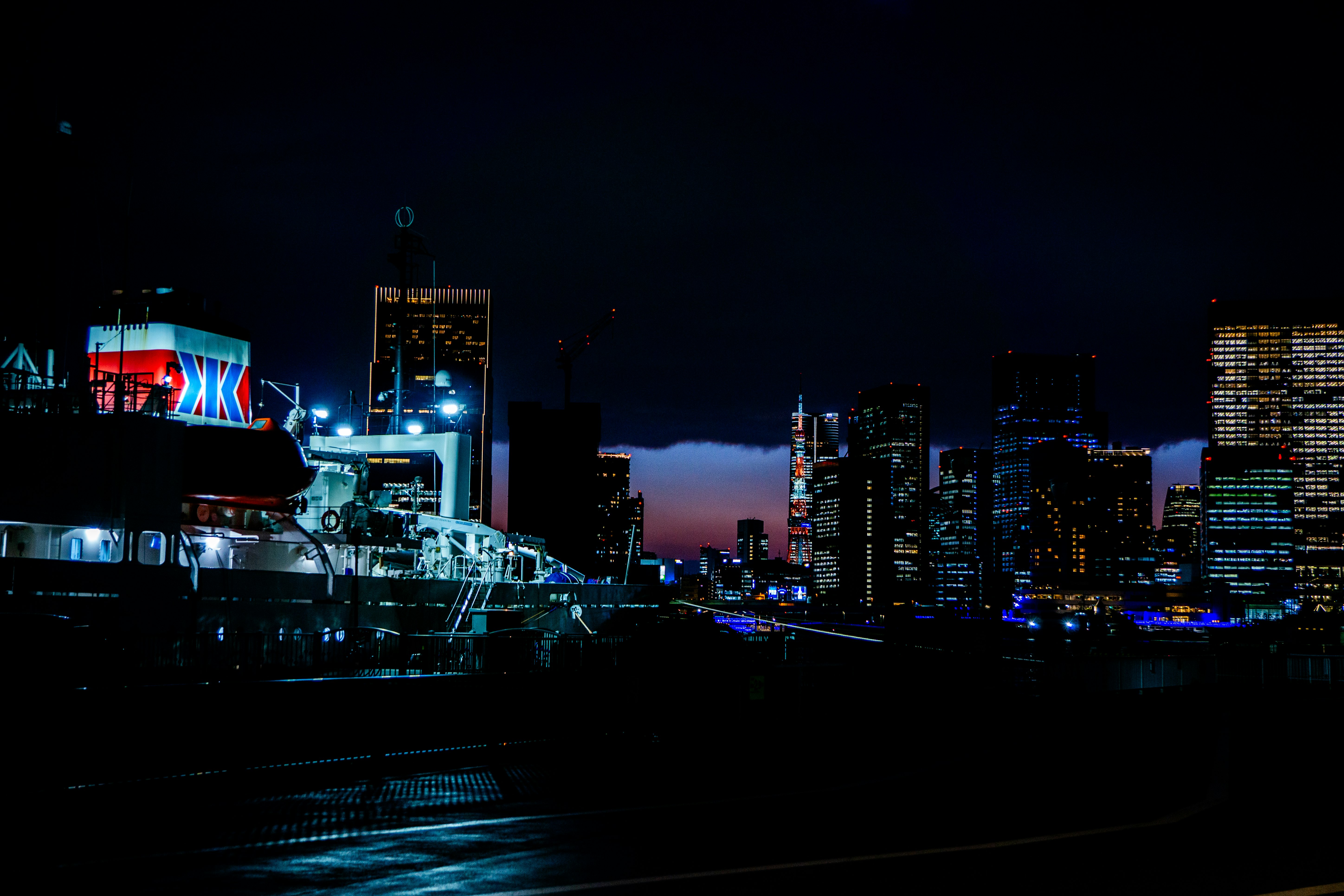 Find your own rhythm in the city’s changing light at night