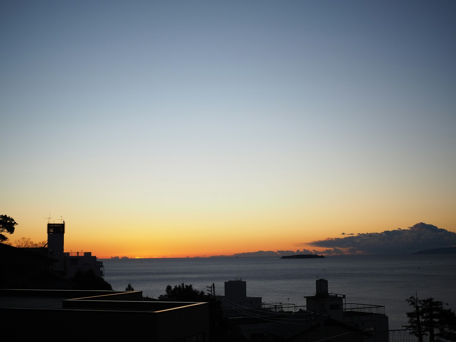 美麗的風景,展現海景和日落天空