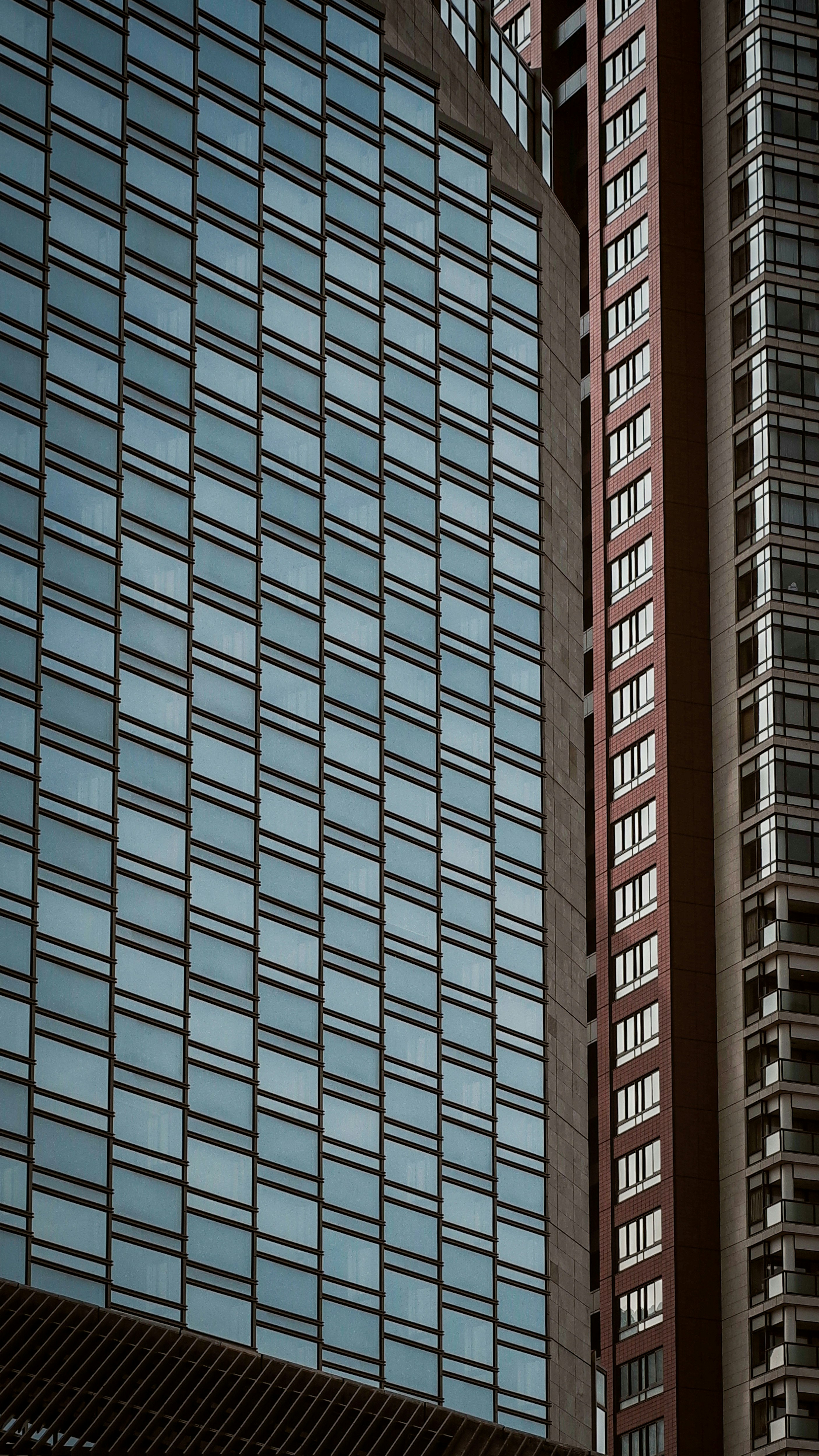 immeubles de grande hauteur aux façades à motifs