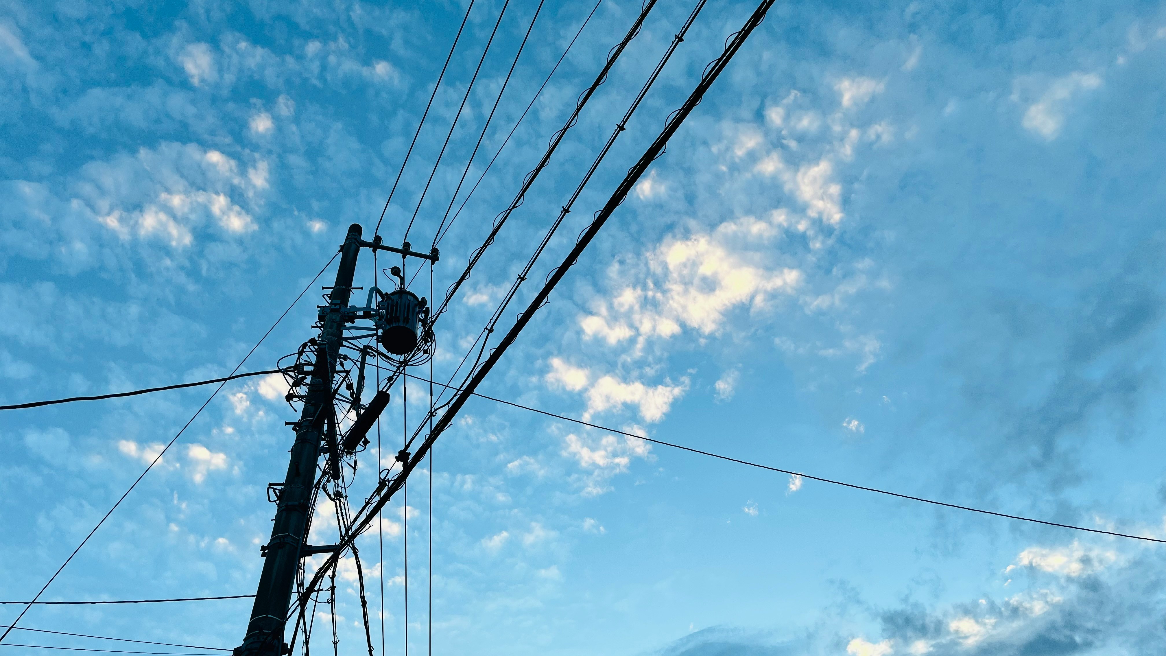 電柱と青空