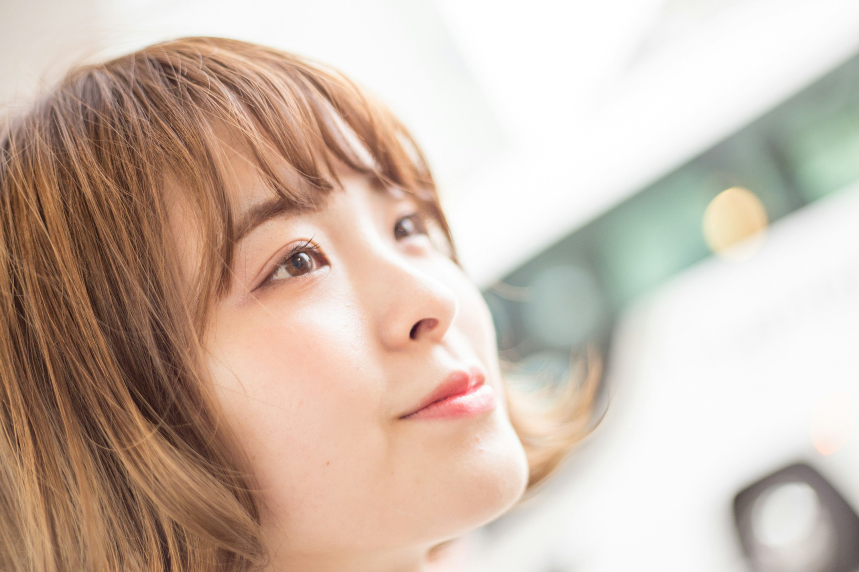 侧脸女性特写