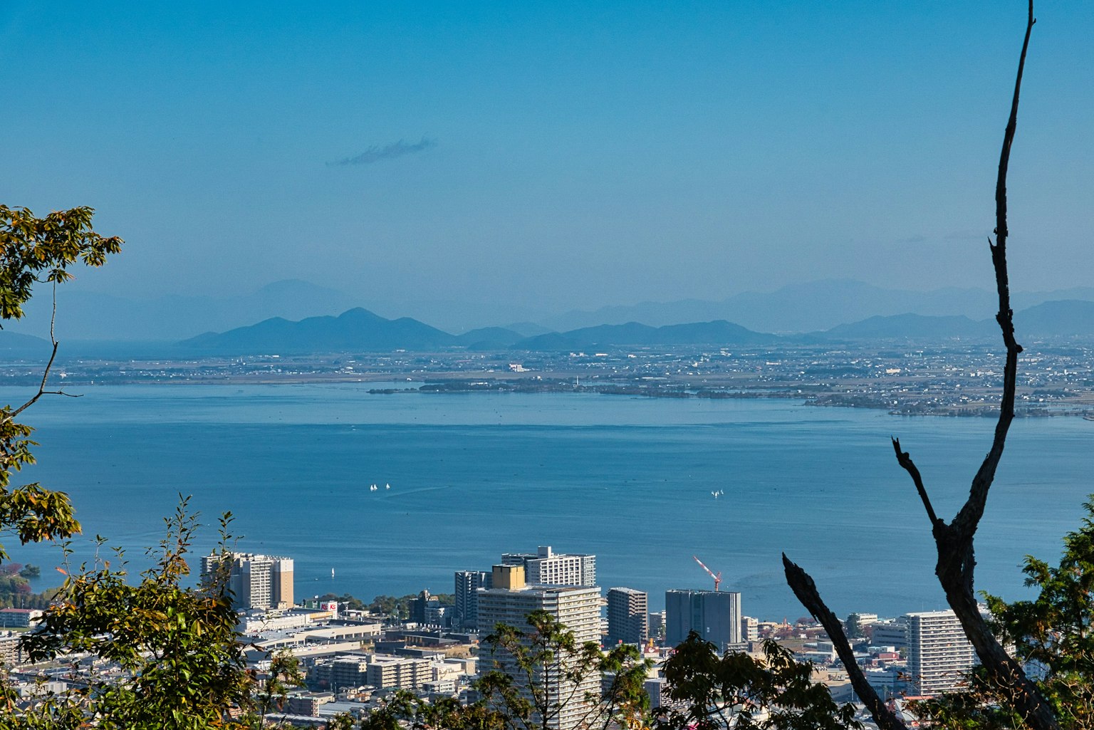 Cityscape with blue sea and mountains in the background