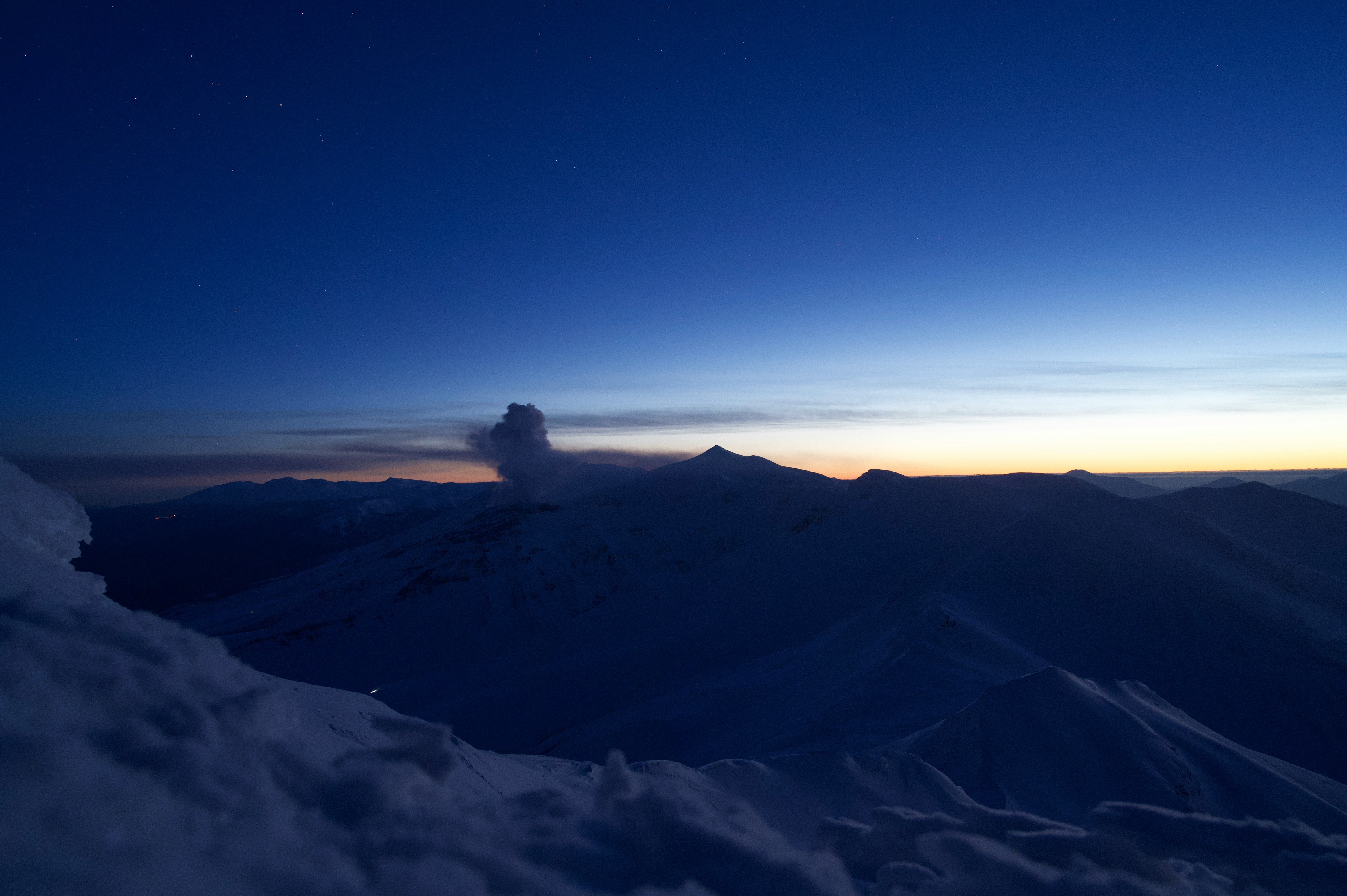 pre-dawn mountain ridgeline and sea of clouds landscape