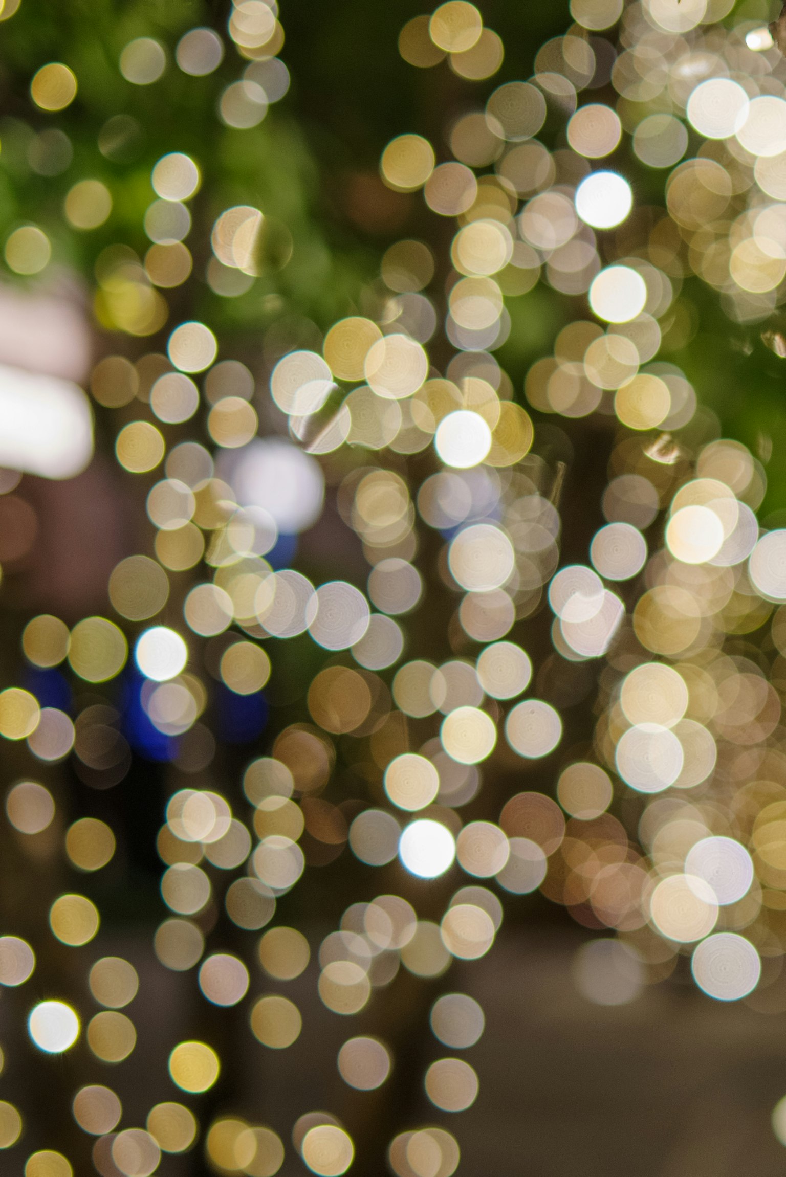 Sfondo sfocato con effetto bokeh di luci sparse