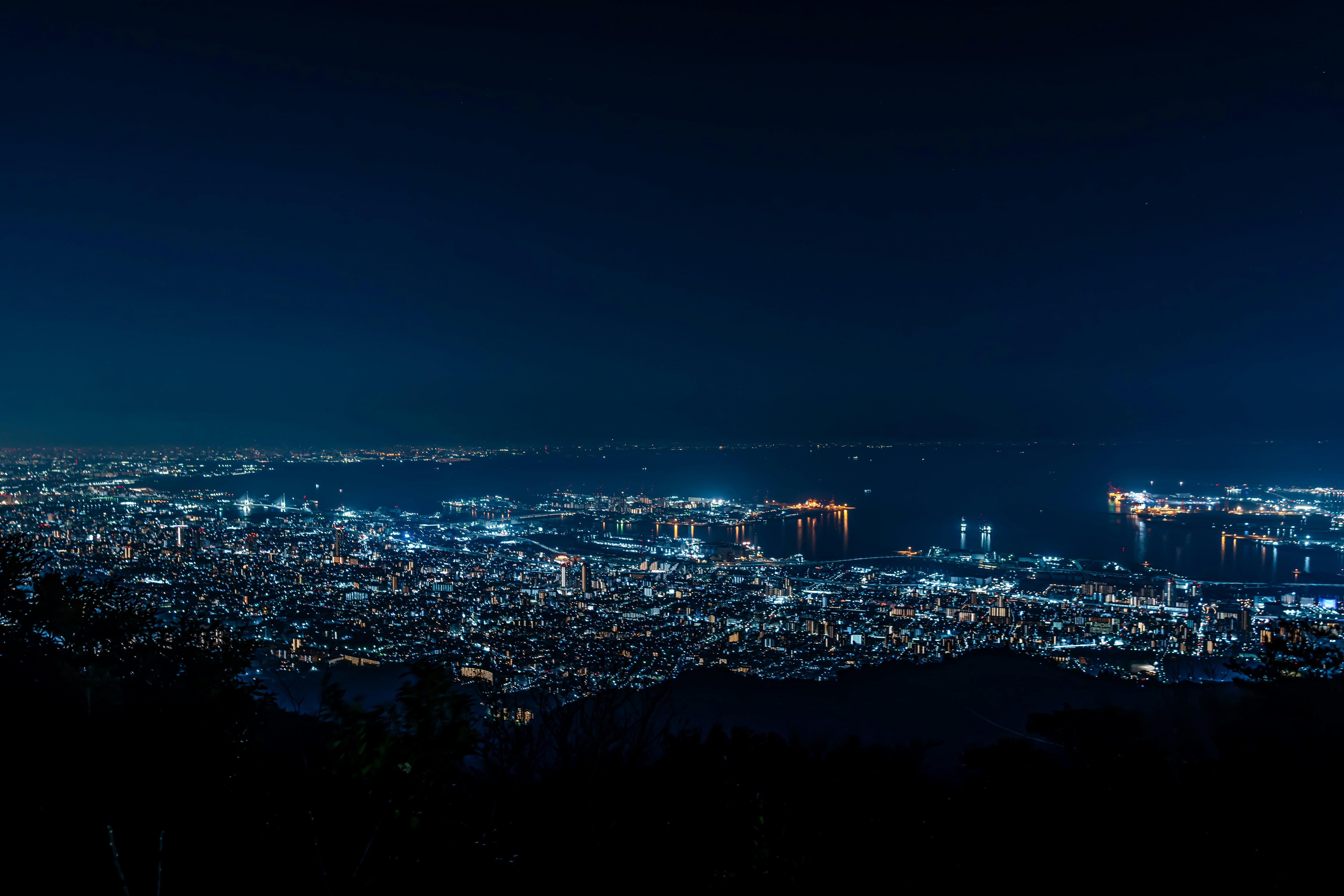 Pemandangan kota panorama di atas Kobe pada malam hari