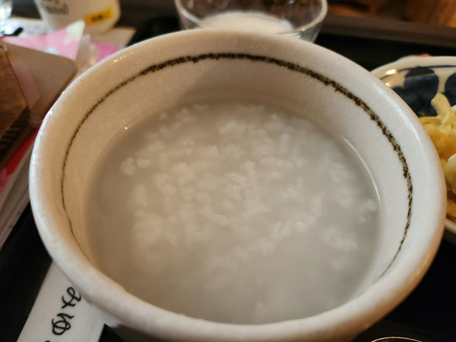 Một bát cháo gạo trắng