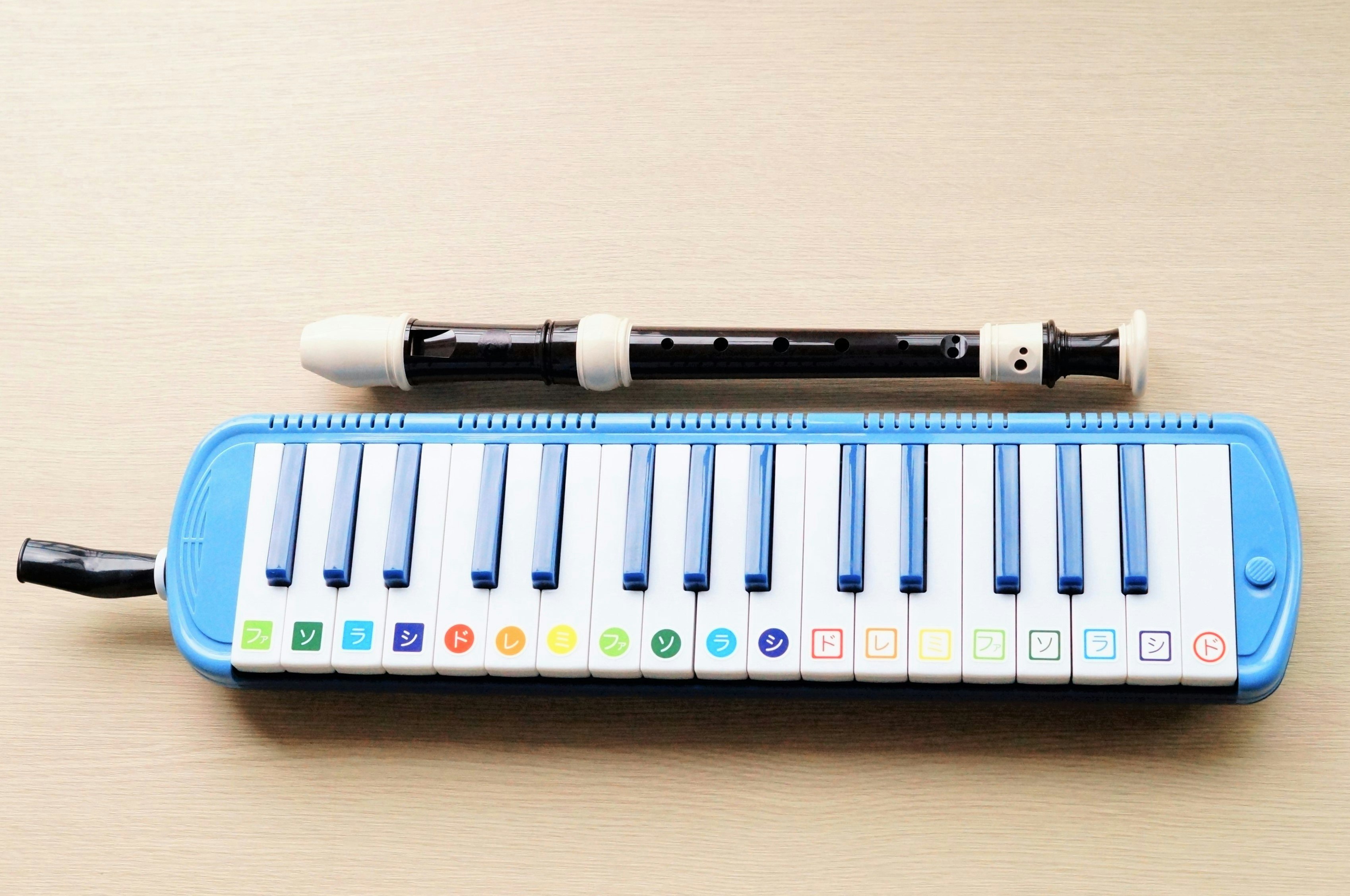 calculatrice avec un stylo sur un bureau