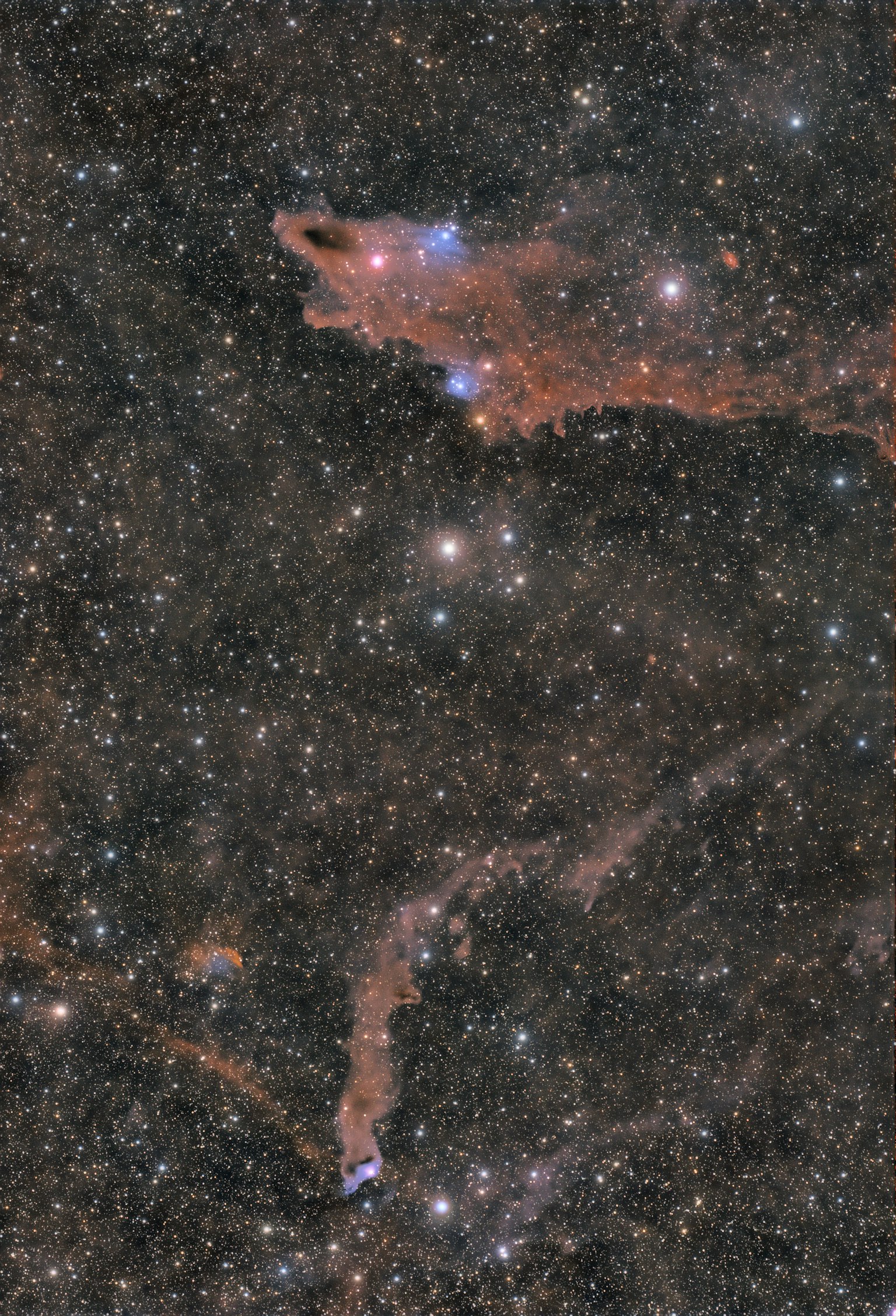 Schönes Himmelsbild mit Sternen und Gaswolken im Weltraum