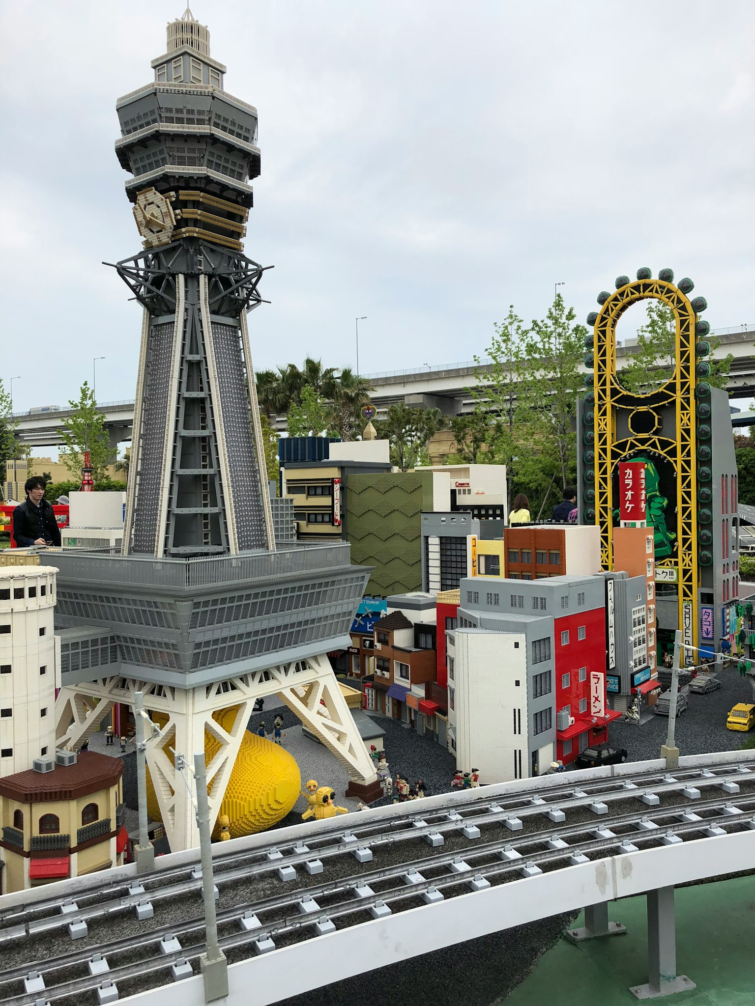 Modello in miniatura della città di Osaka realizzato con mattoncini LEGO