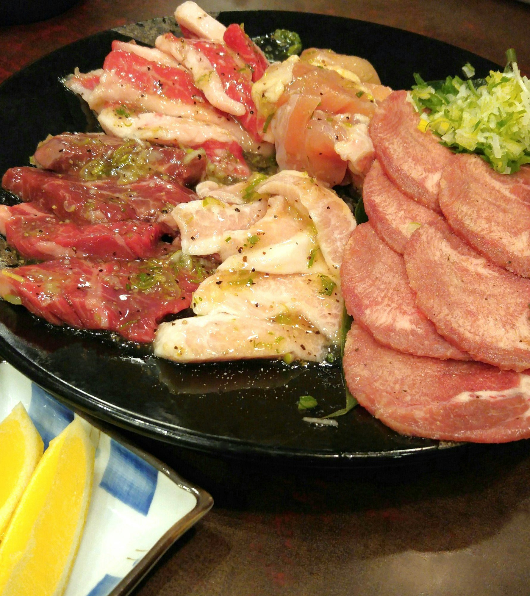 铁板肉拼盘与配菜