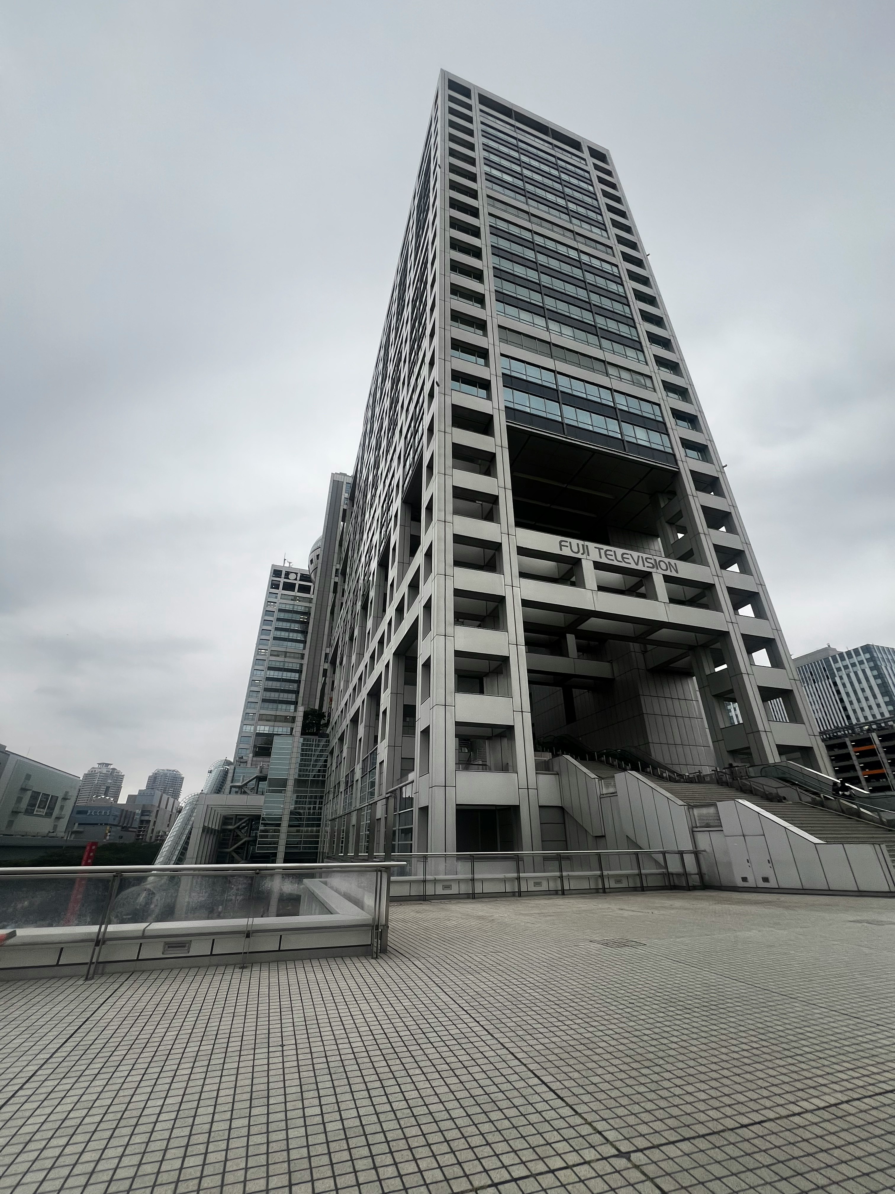フジテレビのある高層ビル群の外観