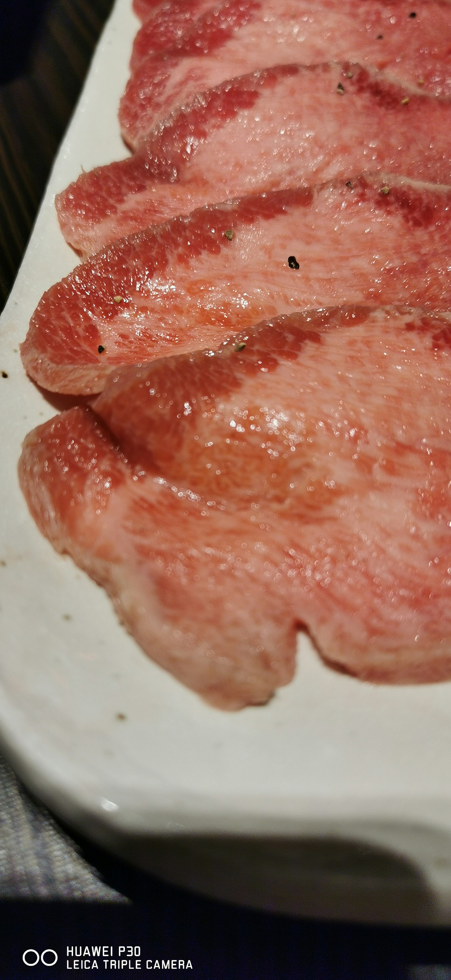薄切肉拼盘色彩鲜艳令人垂涎
