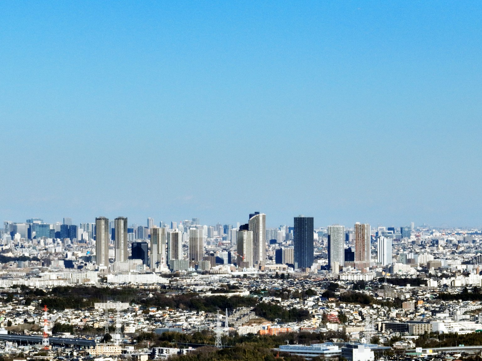 パリの都市景観を背景にした高層ビル群
