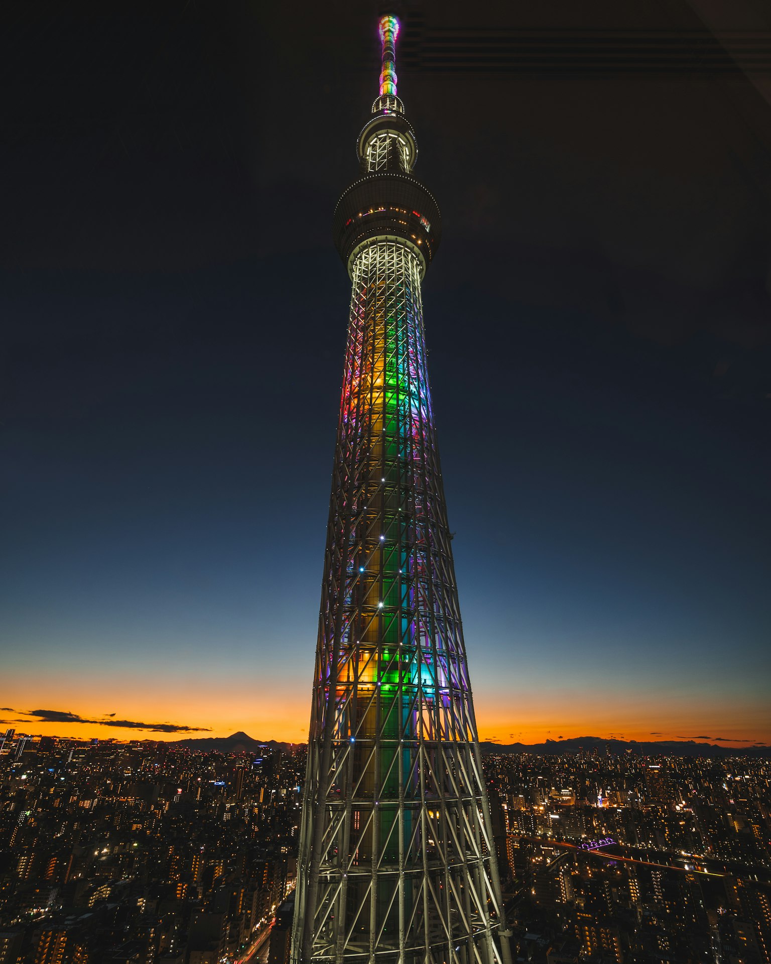 東京晴空塔夜間彩色燈光照明