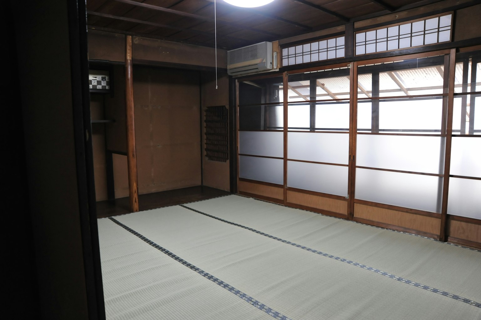 Quiet Japanese room with tatami flooring Glass windows allowing light to enter