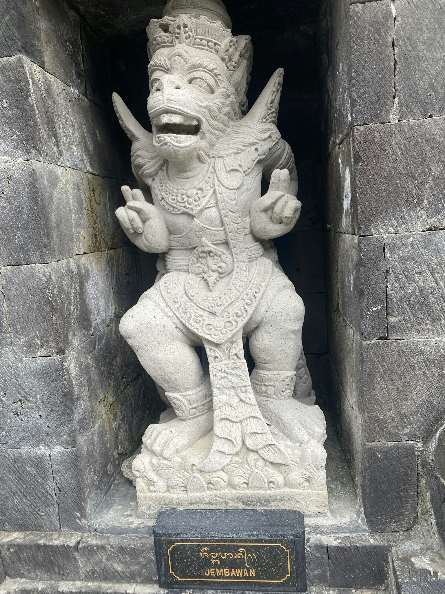 Tượng đá mô tả một nhân vật huyền thoại trong văn hóa dân gian Bali