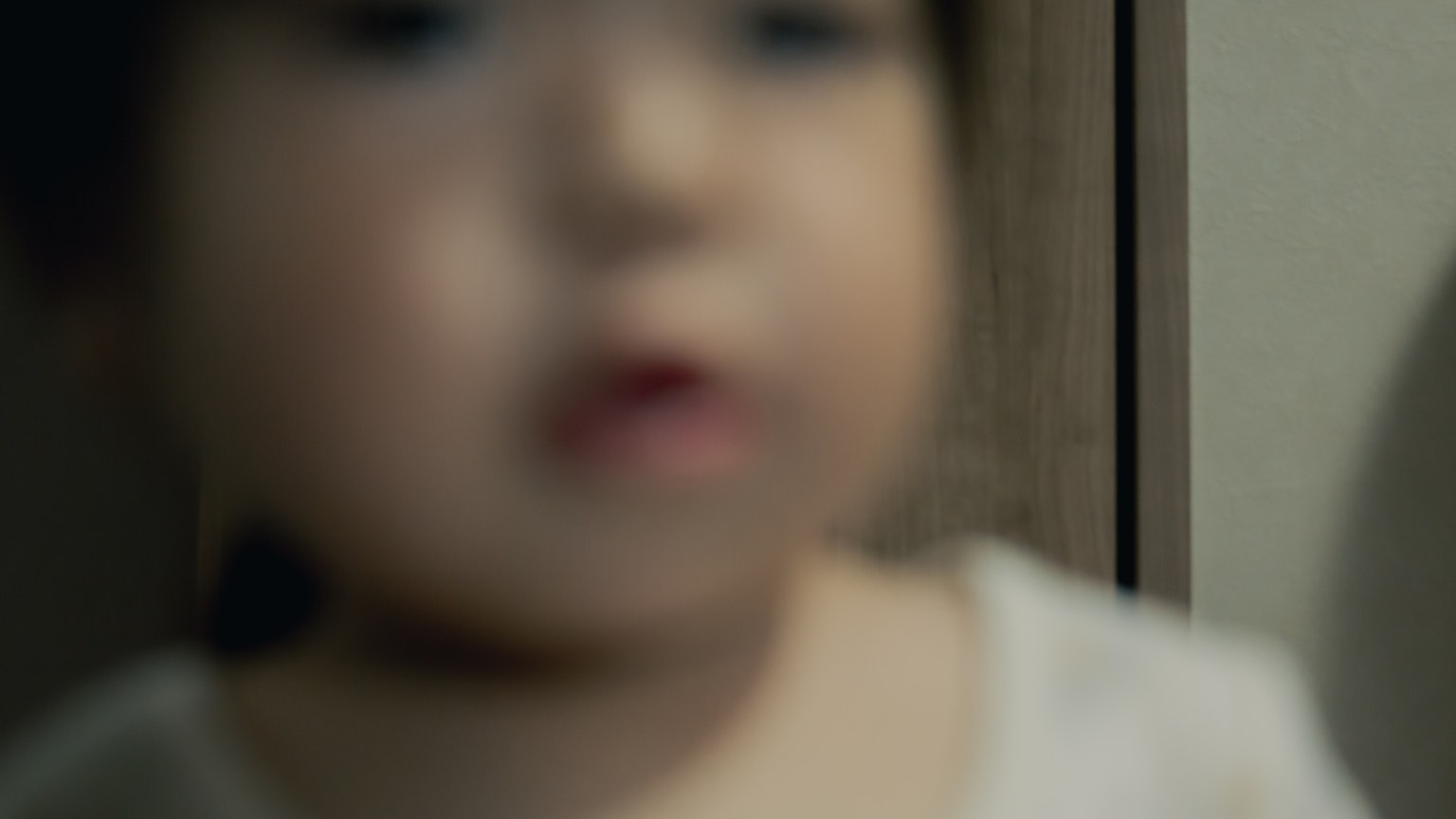Imagen borrosa del rostro de un niño