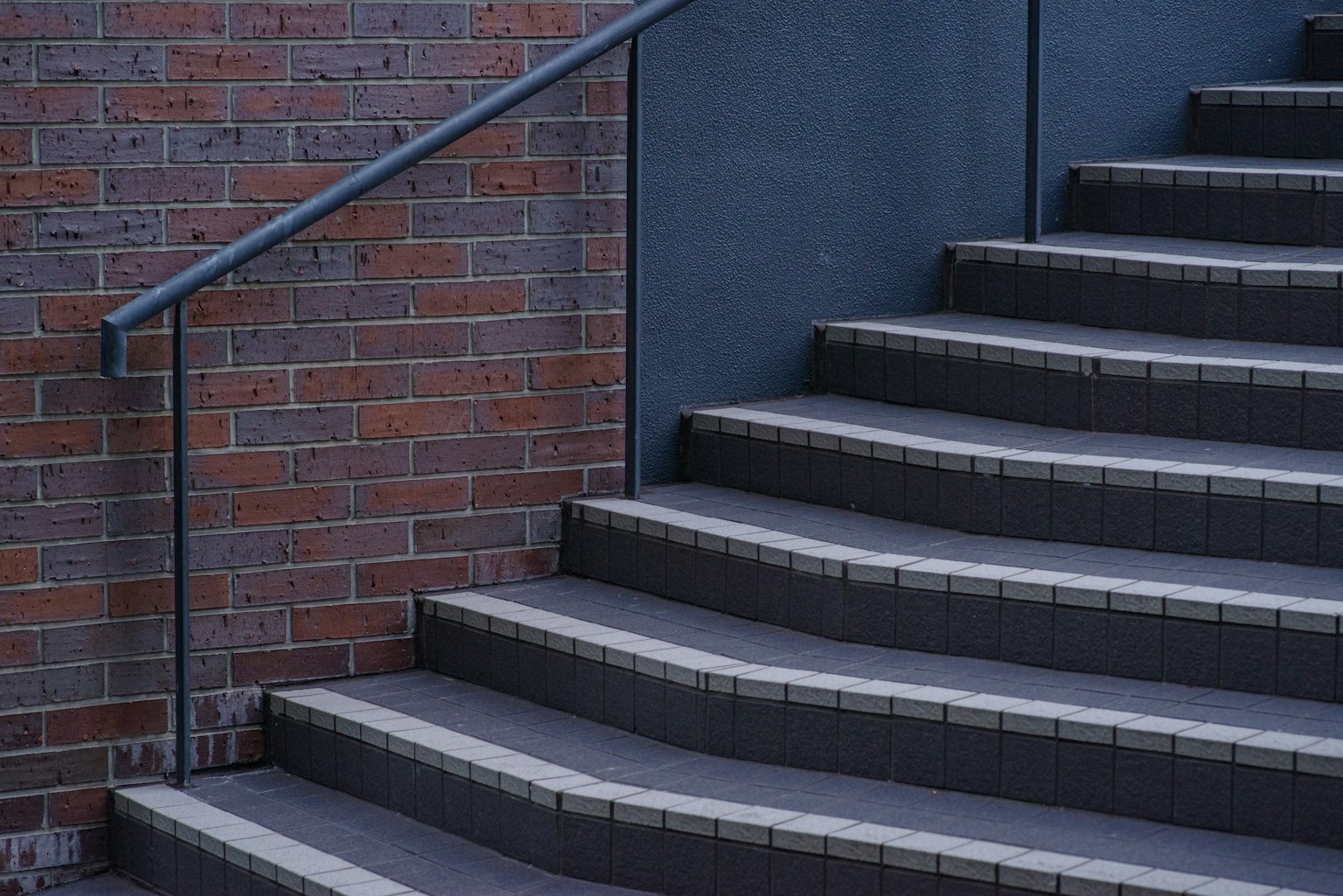 Image détaillée d'escaliers et de mur en briques