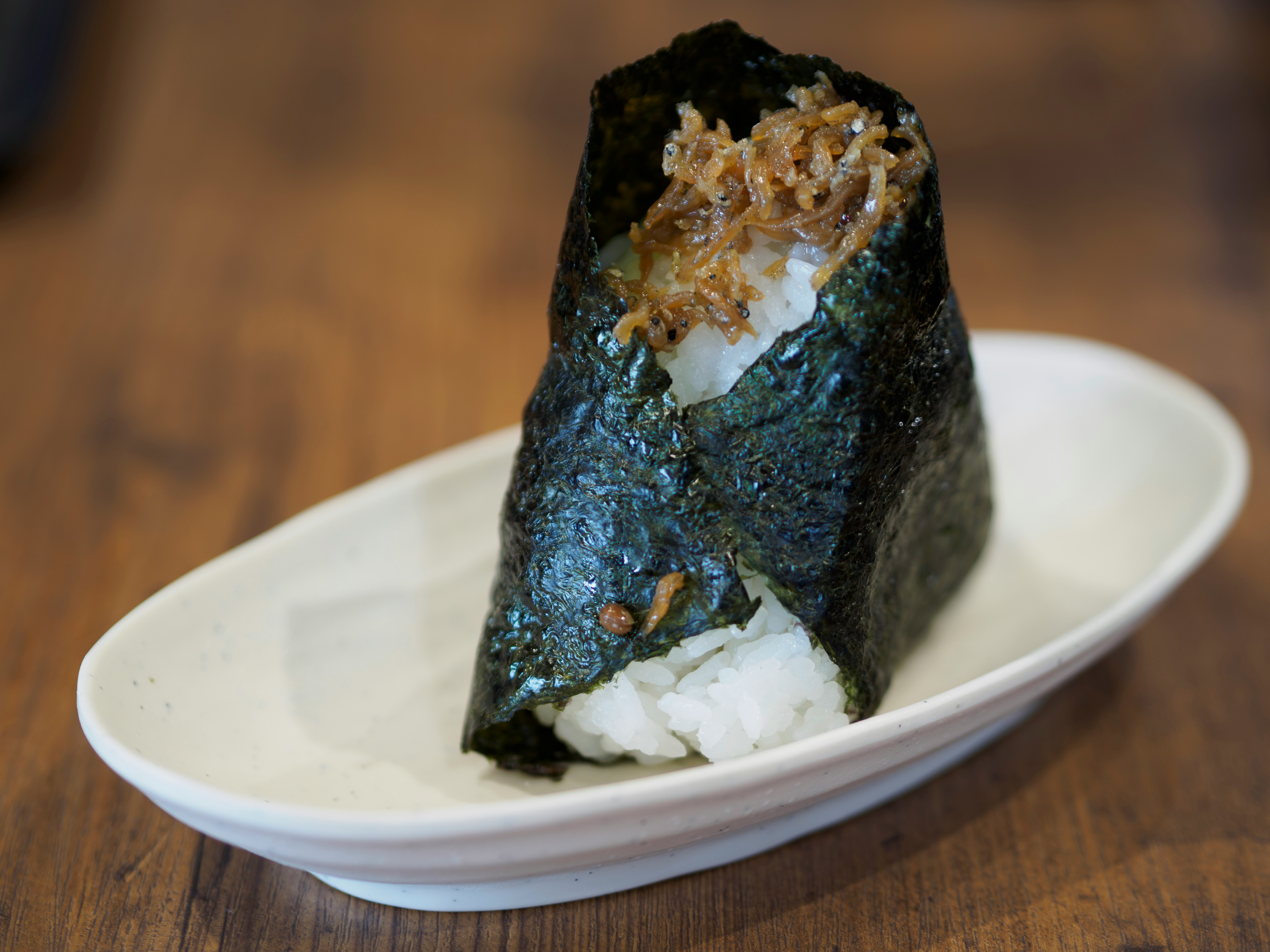 海苔包裹的饭团特写