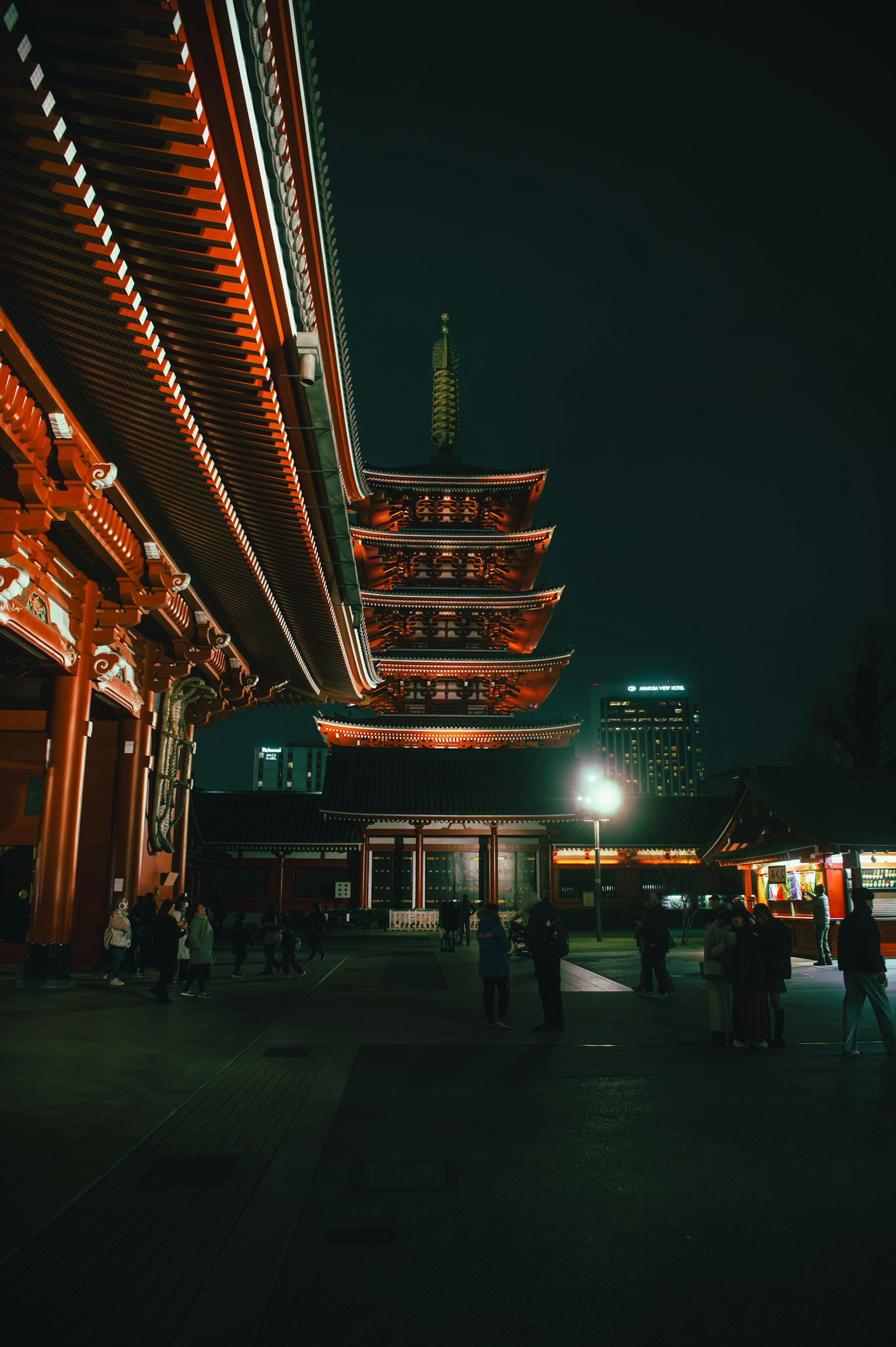 夜晚的浅草寺美丽建筑和五层塔
