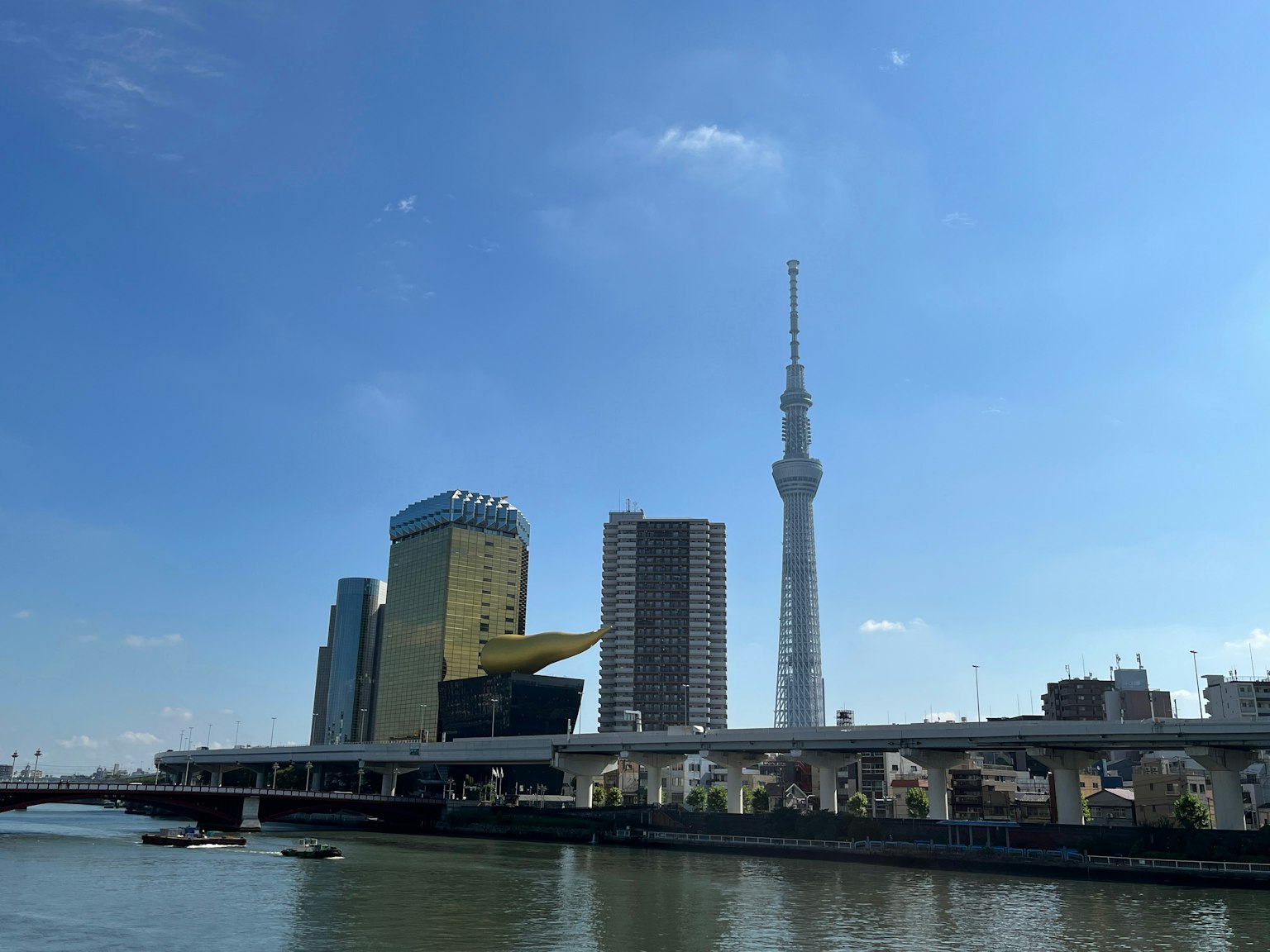 Aussicht auf den Tokyo Skytree und den Asahi-Turm