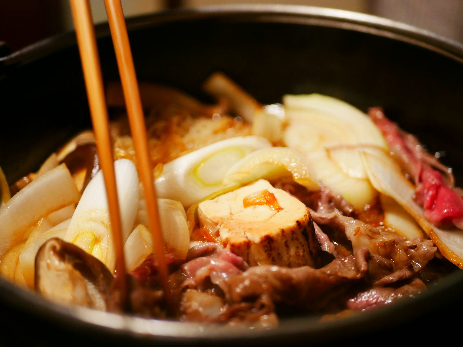 Nồi đầy rau và thịt