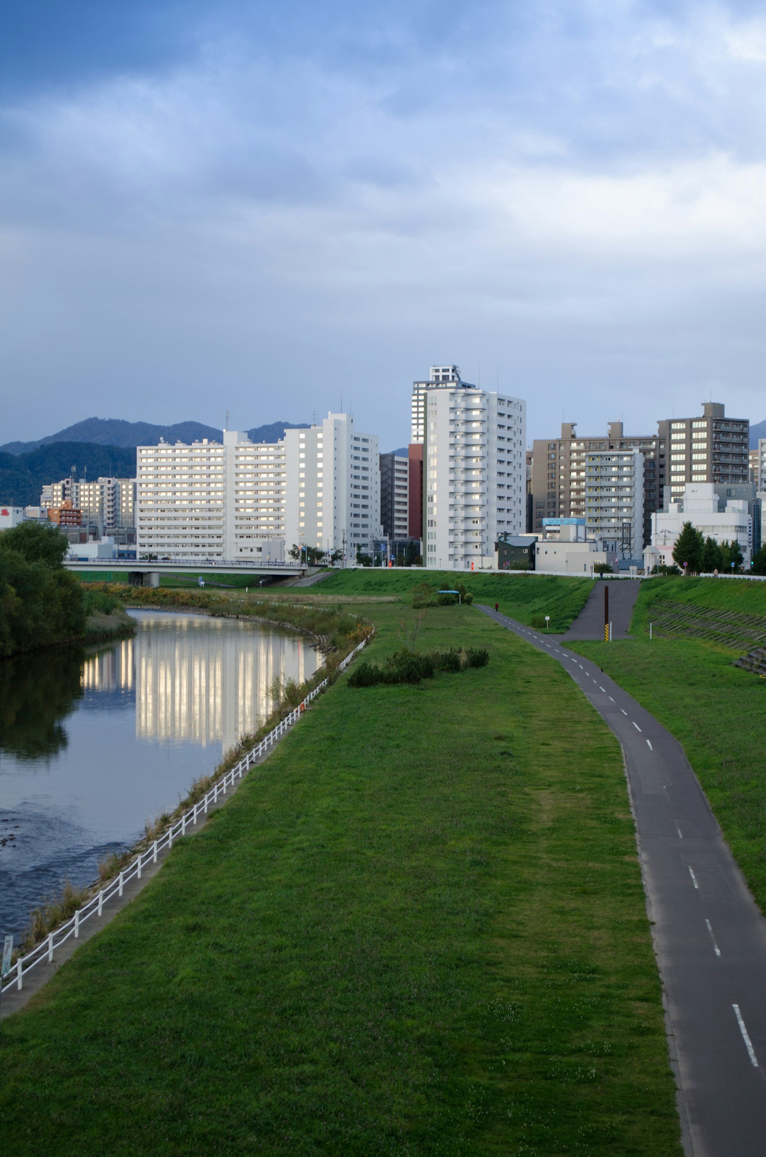 photo-6Ucr3VckSxgT0Fr5Bnq1-image