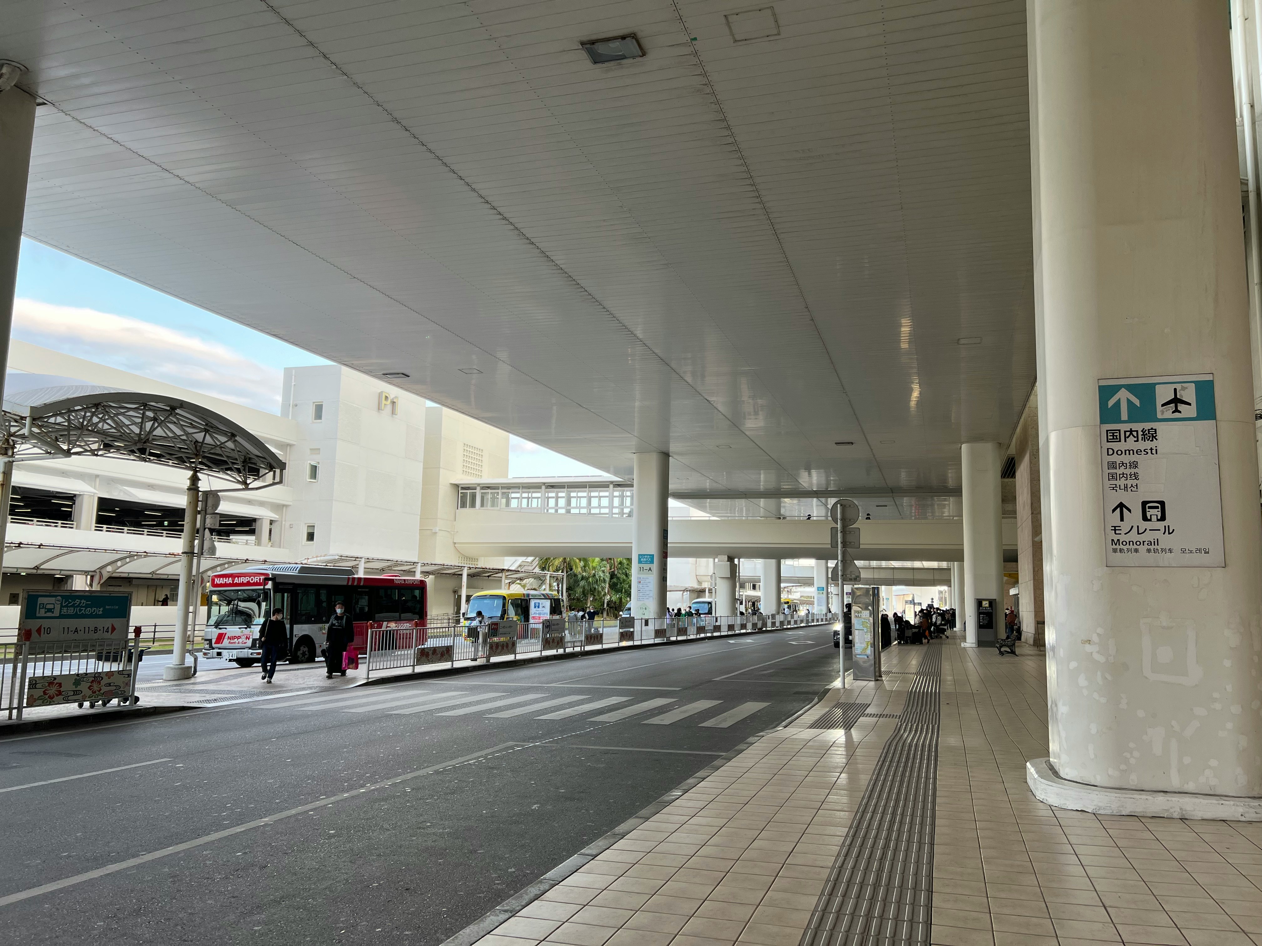車站前的有頂通道與公車站點