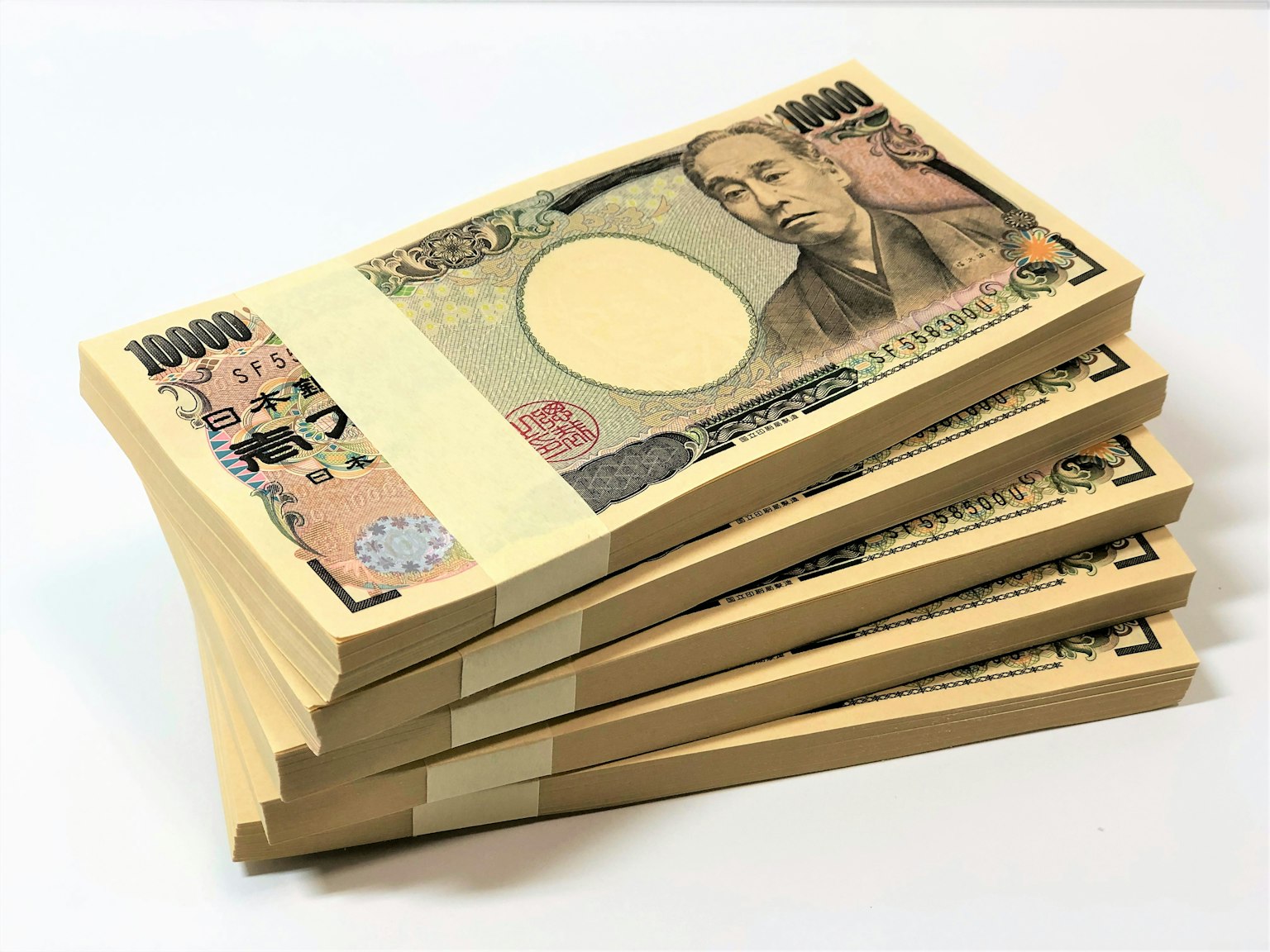 Empilement de billets de 1000 yens japonais bien rangés