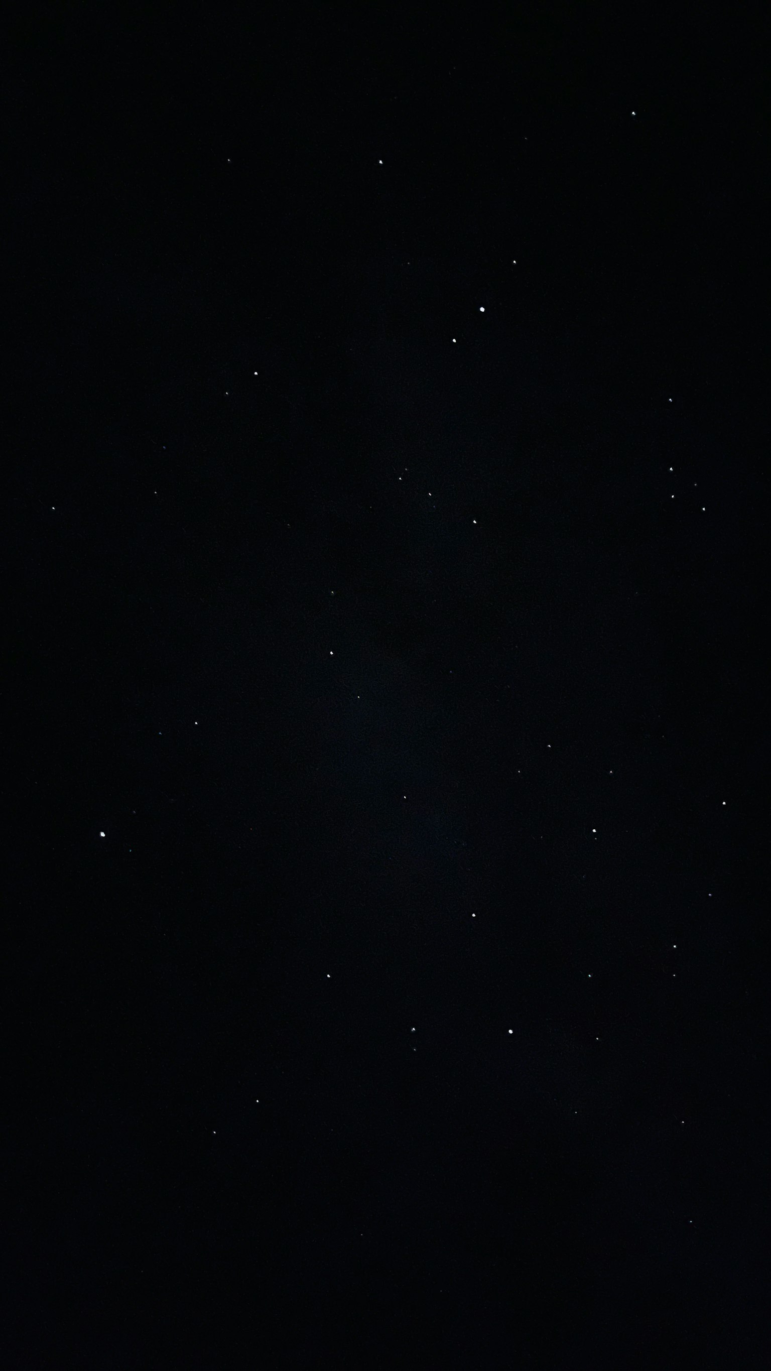 夜空中布满了许多闪耀的星星