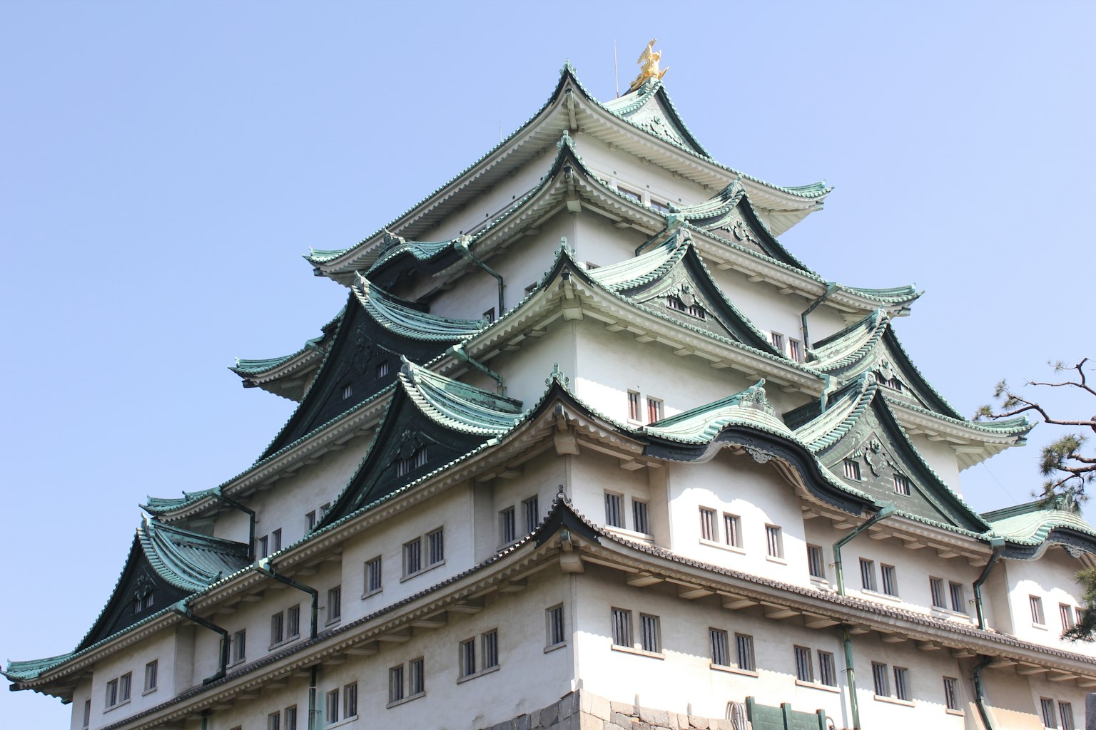 Nagoya Schloss mit schönen Dächern und traditioneller Architektur