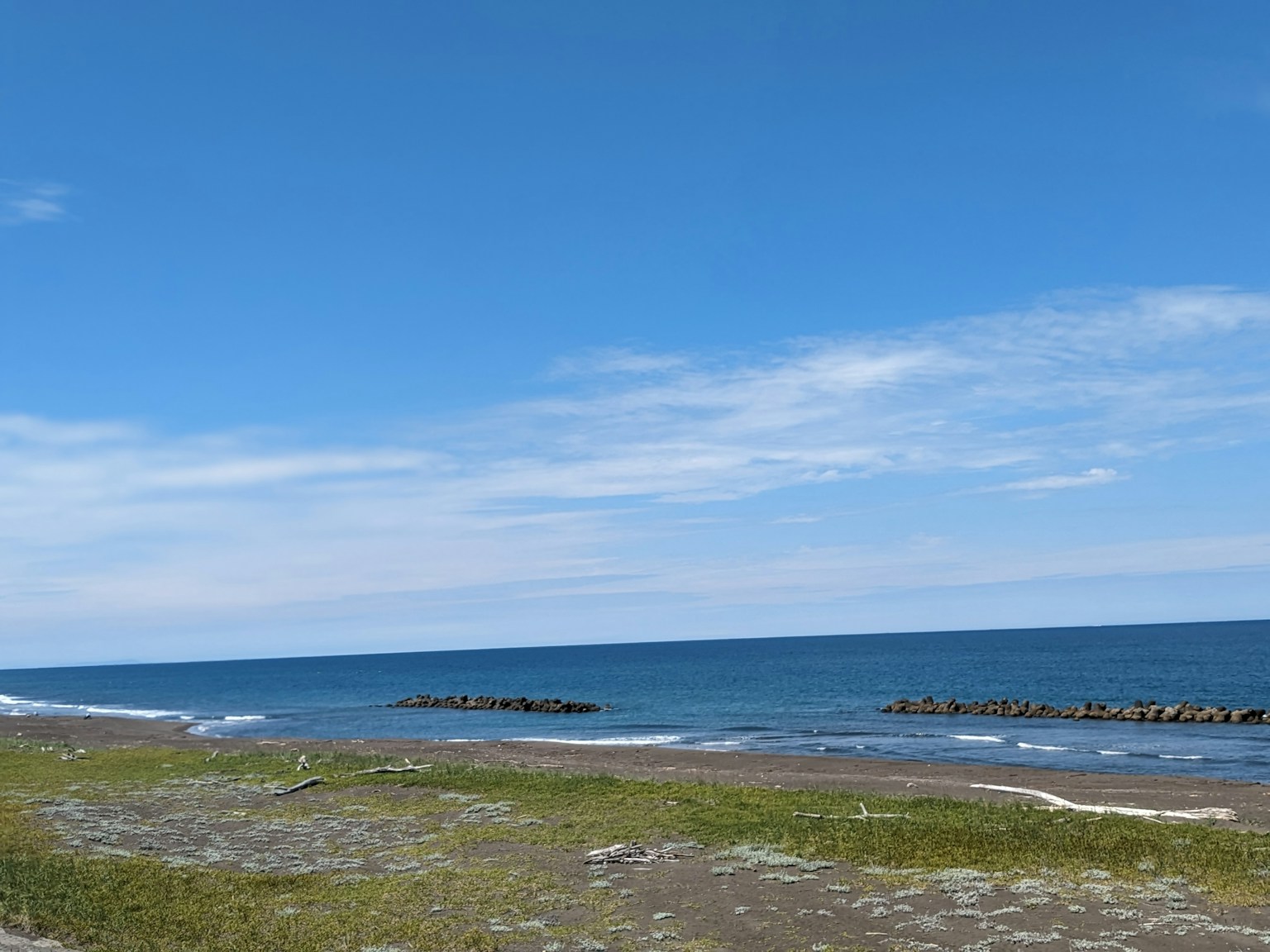 蓝天和宁静海洋的风景