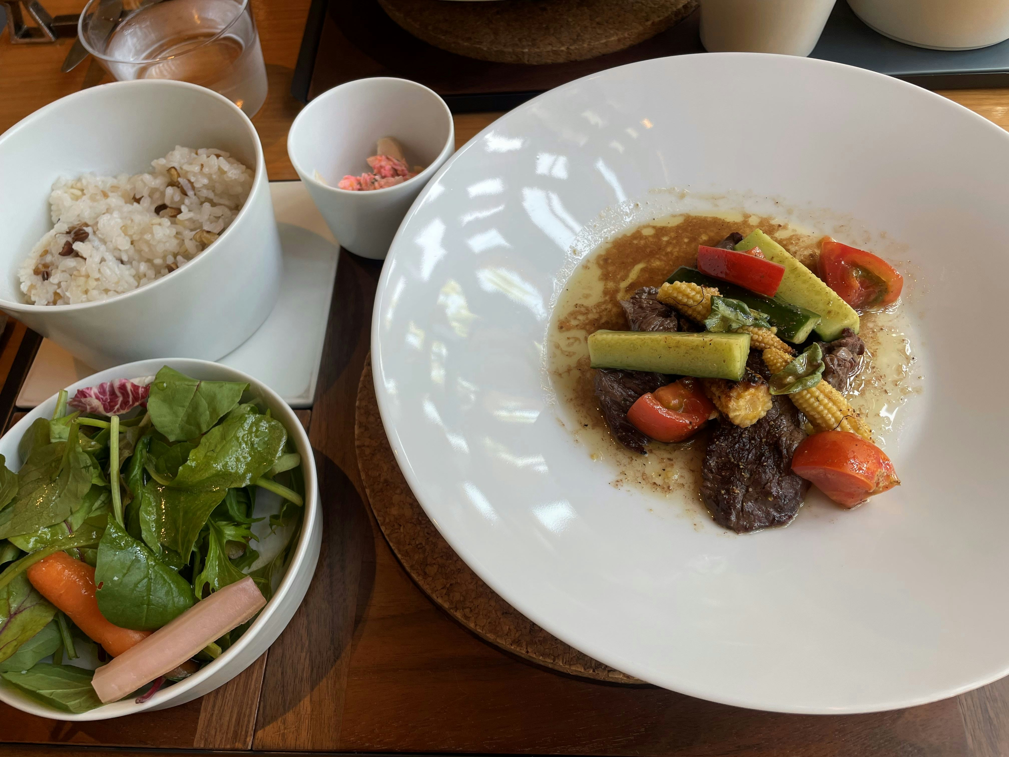 春季時令午餐盤與沙拉碗