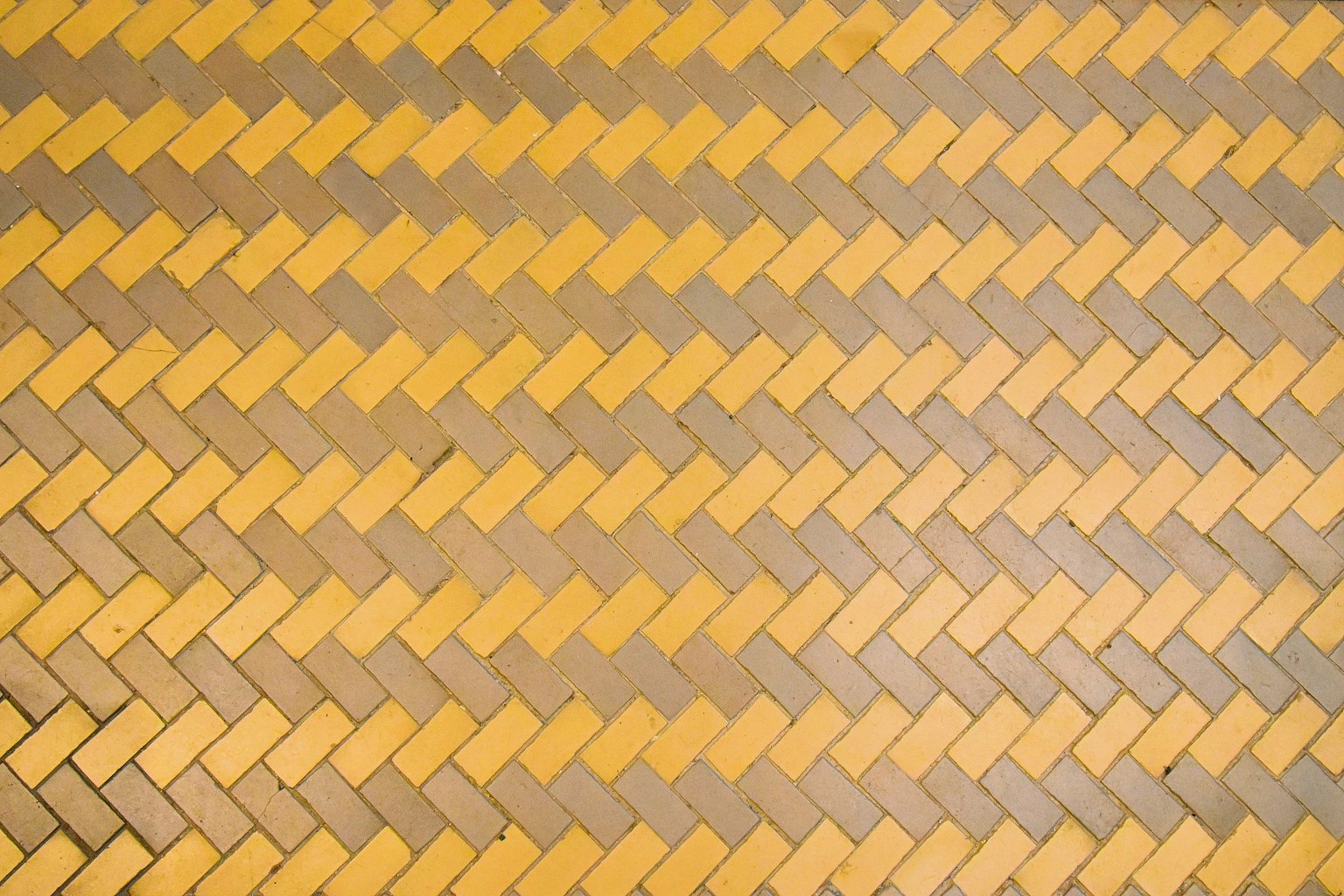 Sol en briques avec un motif alterné jaune et gris