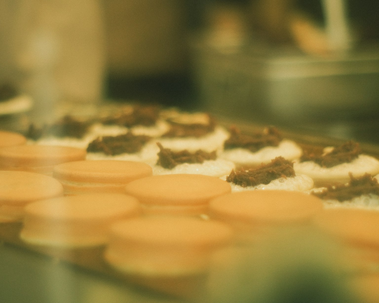 Pajangan dorayaki, sejenis kue Jepang dengan isian kacang merah