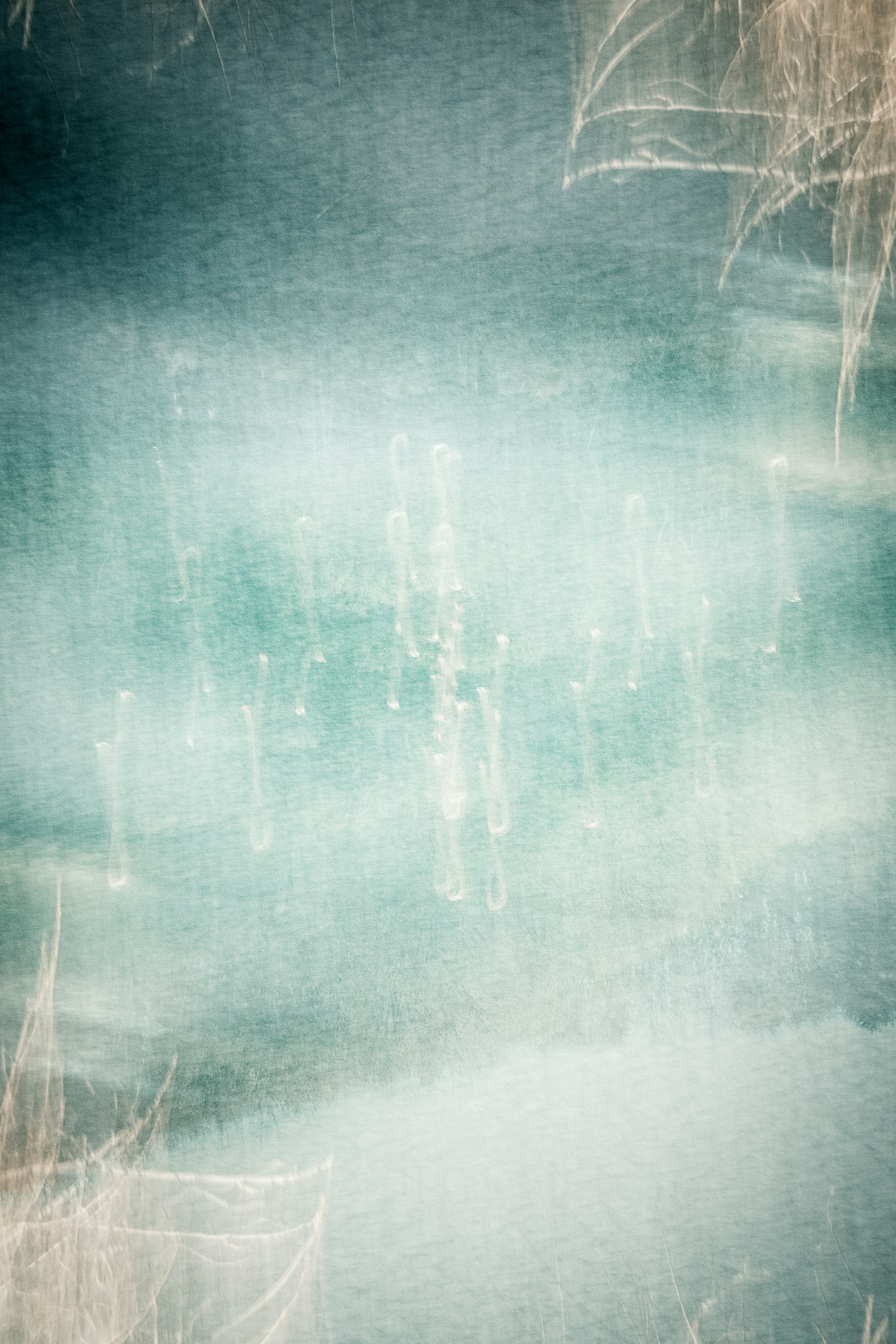 Abstrakter teal Hintergrund mit verschwommenen Lichtreflexionen